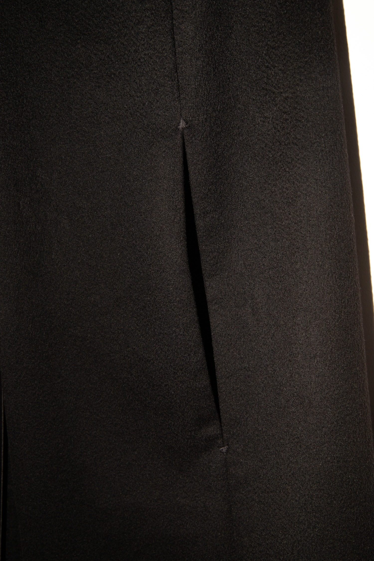 Thumbnail of http://Chanel%20Cape%20mit%20besonderem%20Verschluss%20in%20Schwarz