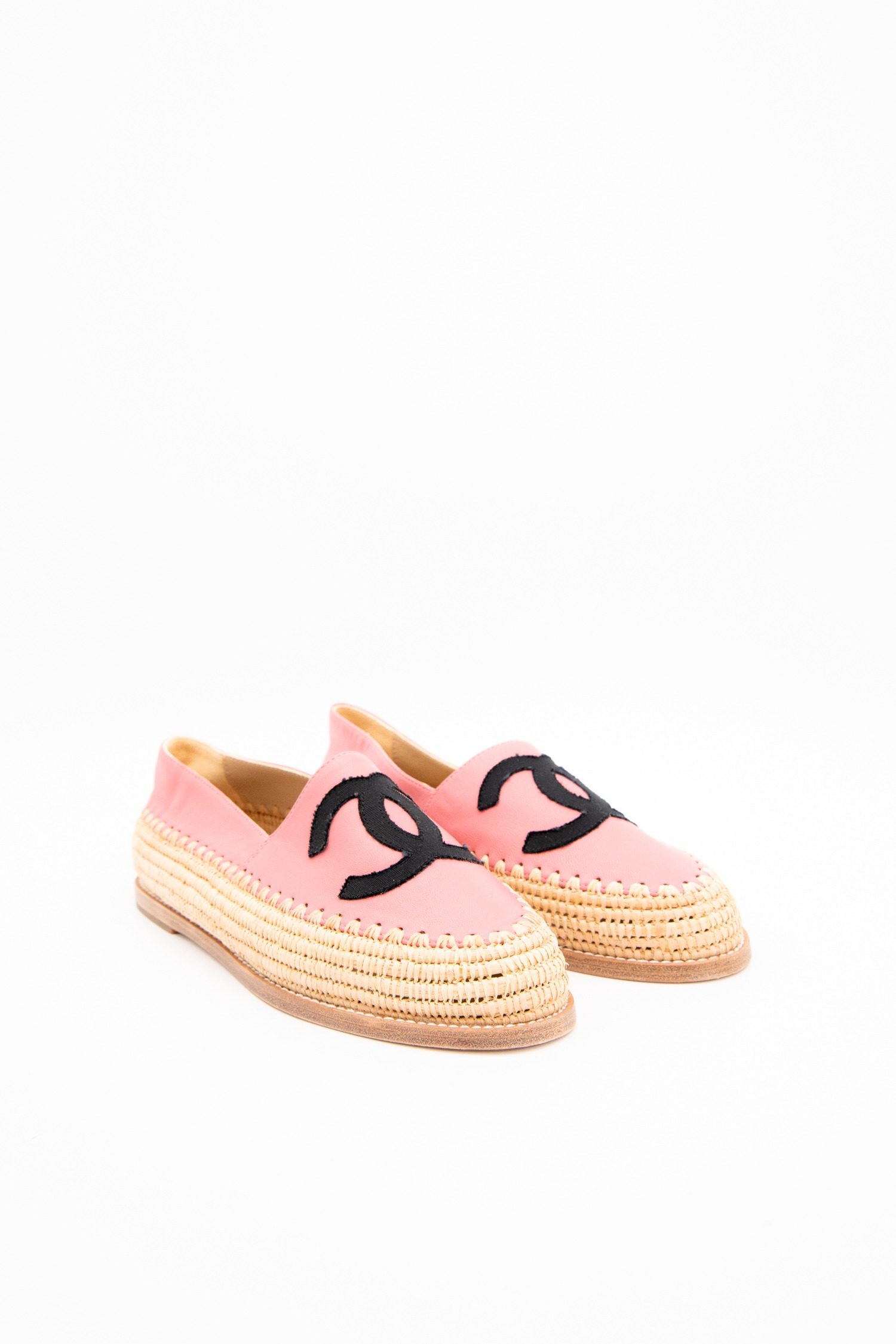 Thumbnail of http://Chanel%20Espandrille%20in%20Pink,%20Natur%20und%20Schwarz