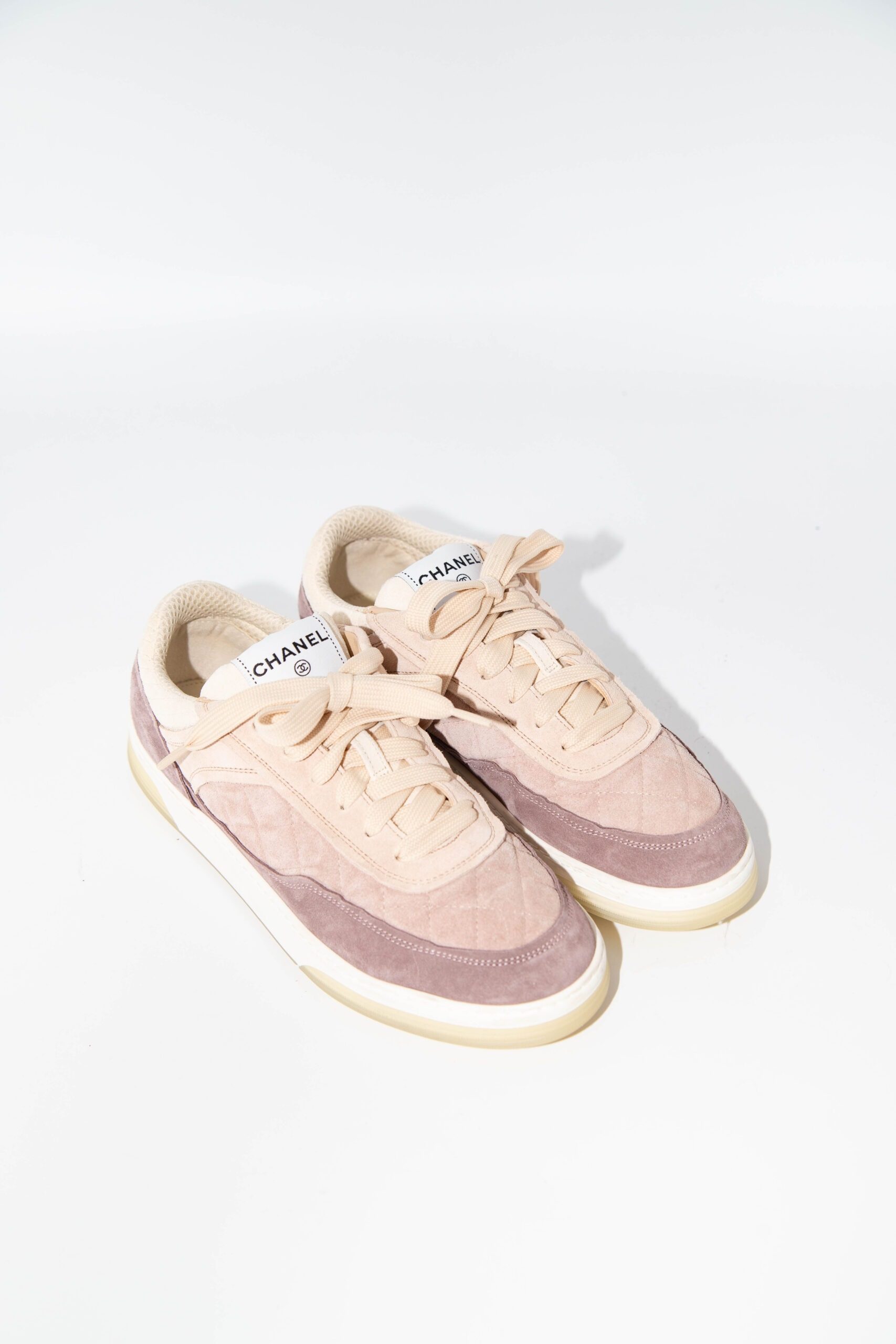 Thumbnail of http://Chanel%20Sneaker%20mit%20Tennissohle%20in%20Rosa%20und%20Beige