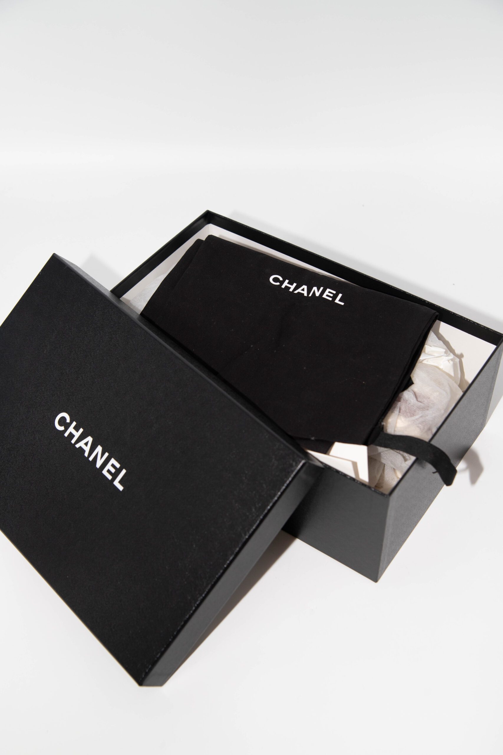 Thumbnail of http://Chanel%20Sneaker%20mit%20Tennissohle%20in%20Rosa%20und%20Beige