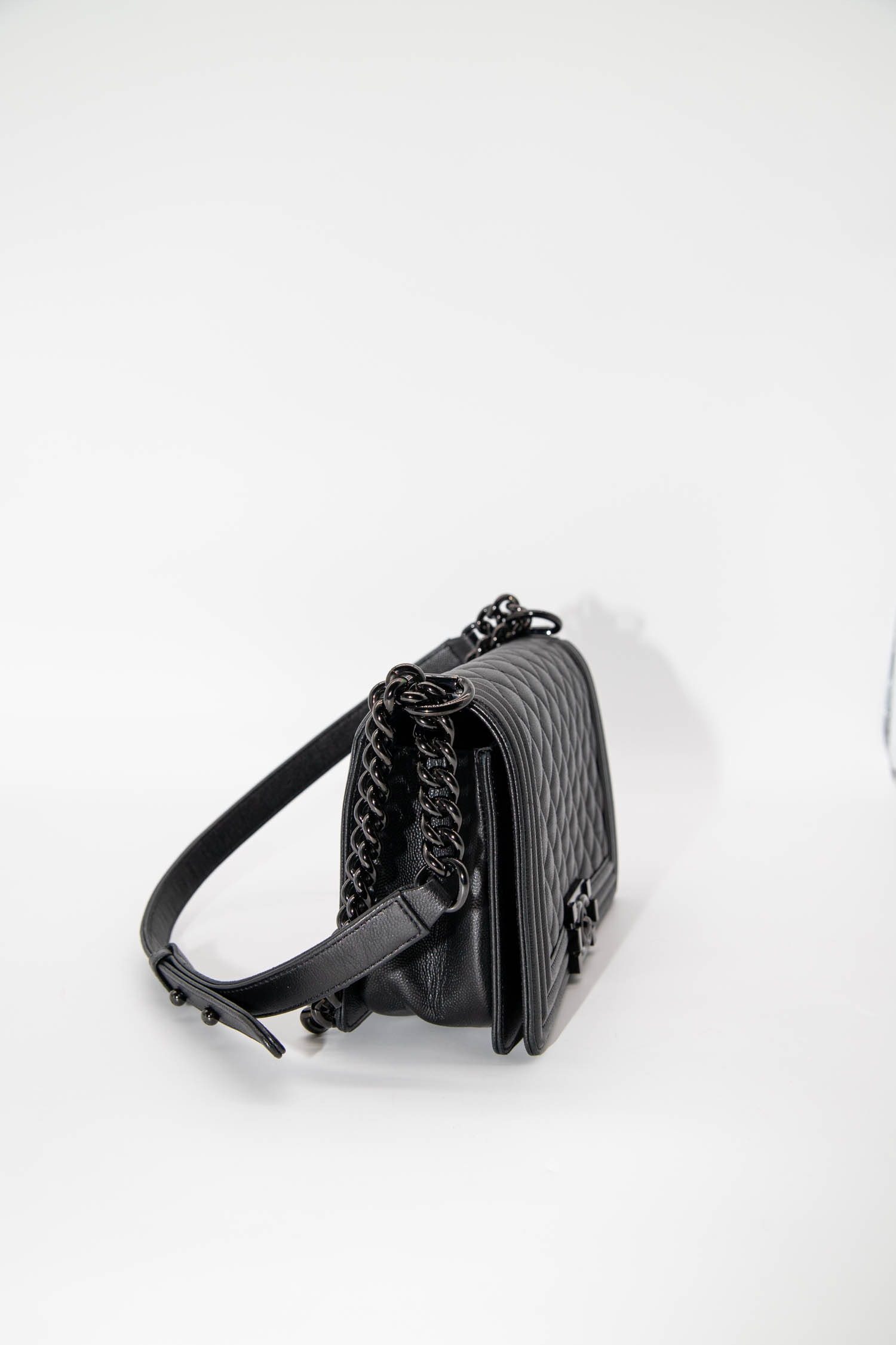 Thumbnail of http://Chanel%20Boy%20Umhängetasche%20in%20Schwarz