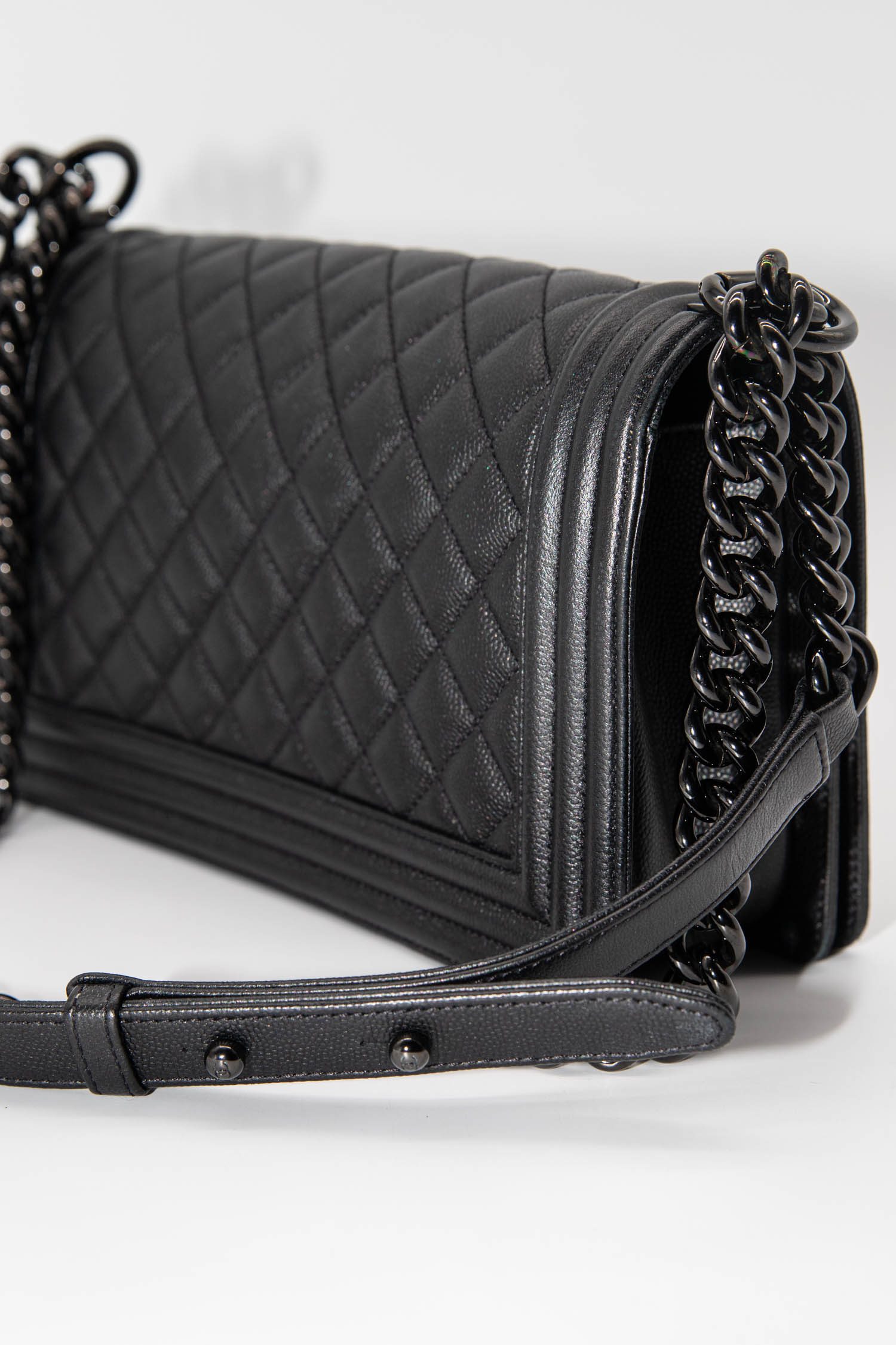 Thumbnail of http://Chanel%20Boy%20Umhängetasche%20in%20Schwarz
