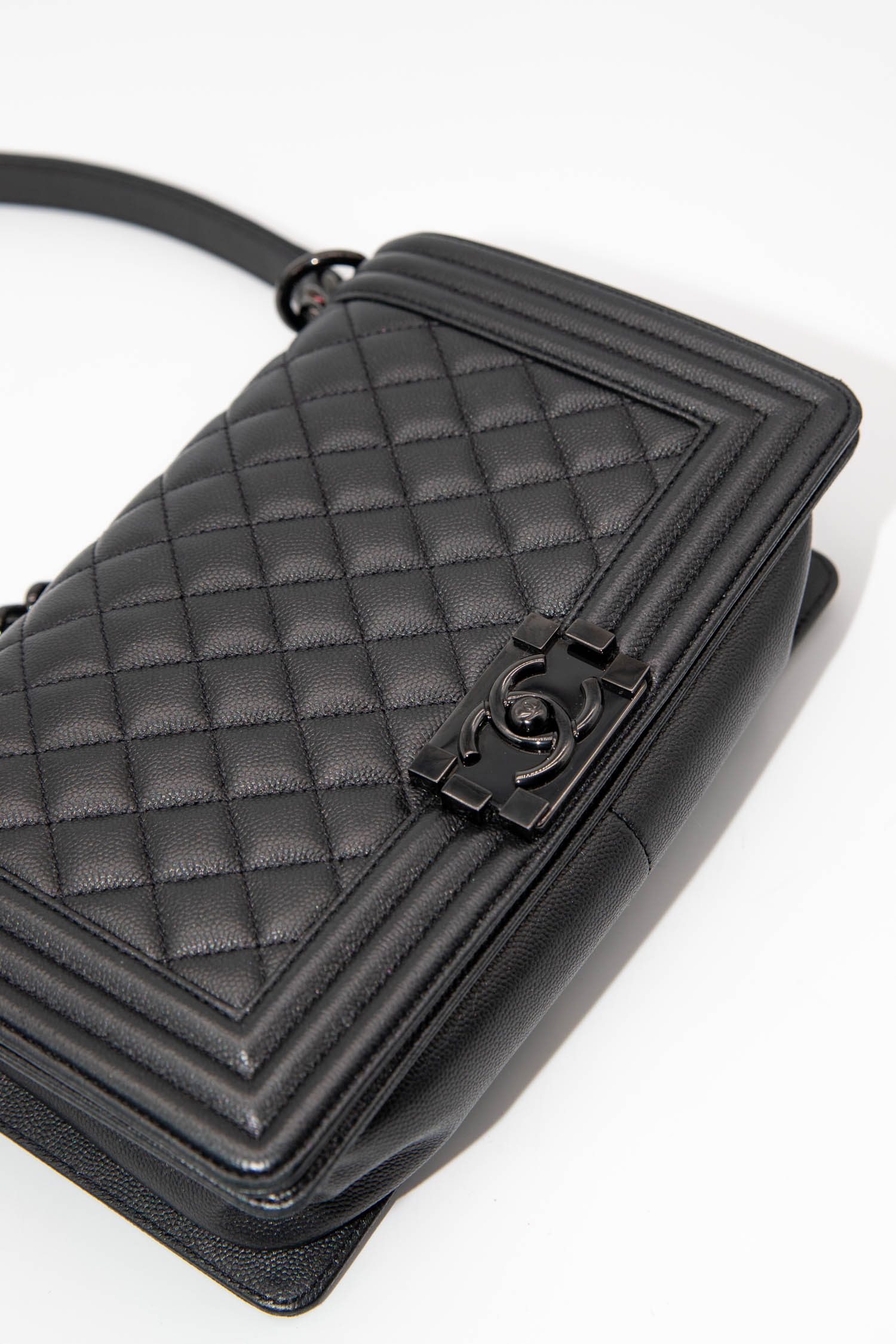 Thumbnail of http://Chanel%20Boy%20Umhängetasche%20in%20Schwarz