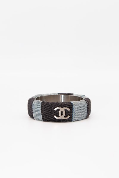 Chanel Armreif aus Denim und Metall