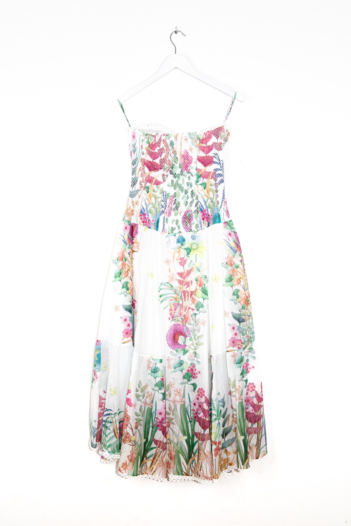 Thumbnail of http://Charo%20Ruiz%20Ibiza%20Illyr%20Bandeau%20Midikleid%20in%20Weiß%20und%20Bunt