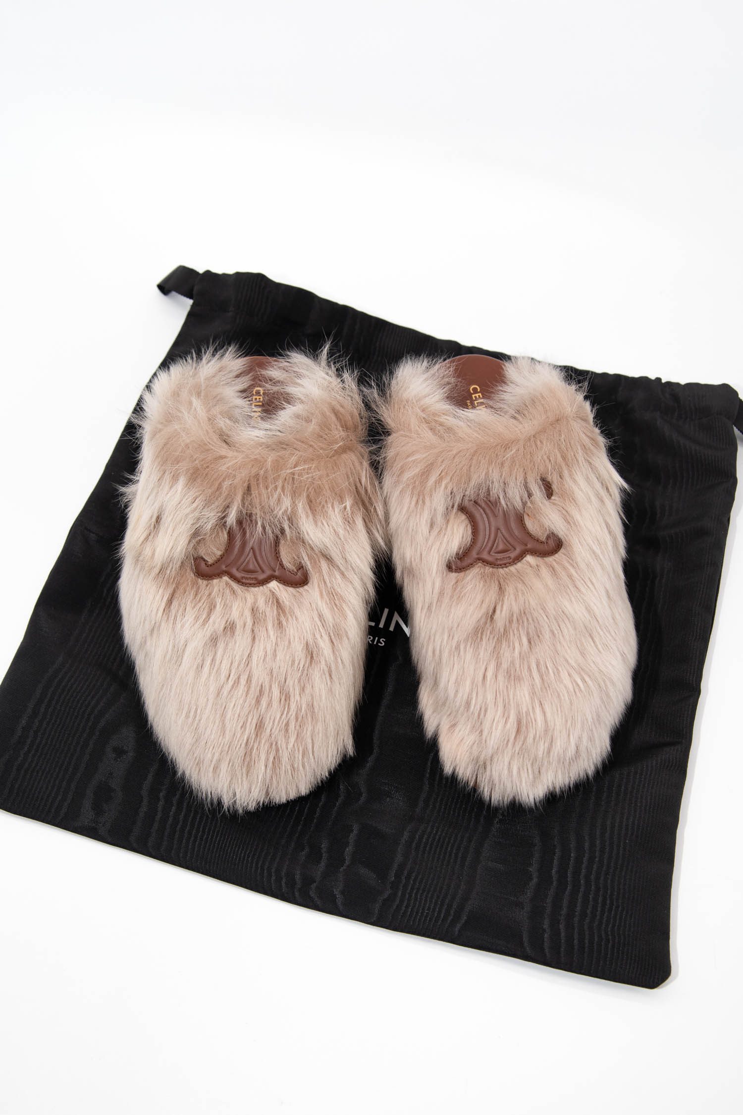 Thumbnail of http://Celine%20Bulky%20Lammfell%20Clogs%20in%20Hellbeige%20und%20Braun