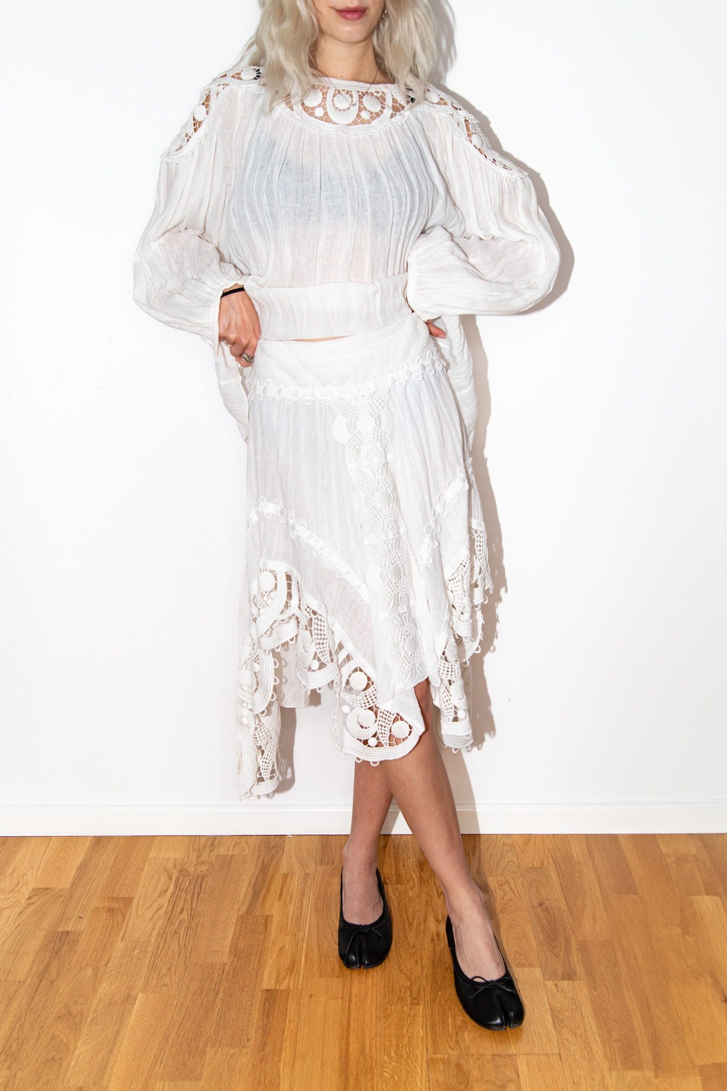 Thumbnail of http://Chloé%20Set%20aus%20Bluse%20und%20Rock%20in%20Cremeweiß