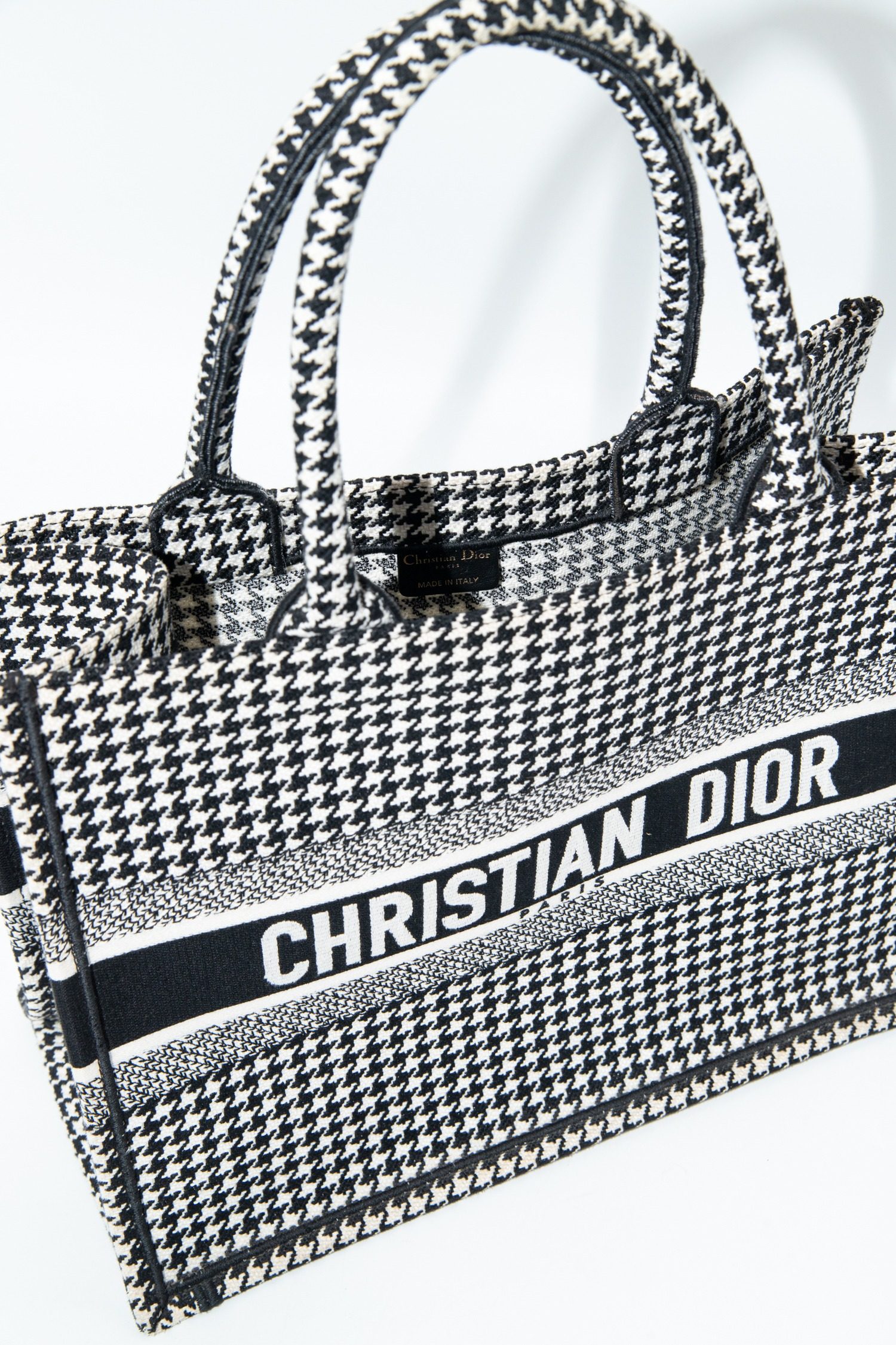 Thumbnail of http://Christian%20Dior%20Book%20Medium%20Tote%20Bag%20Shopper%20mit%20Hahnentrittmuster