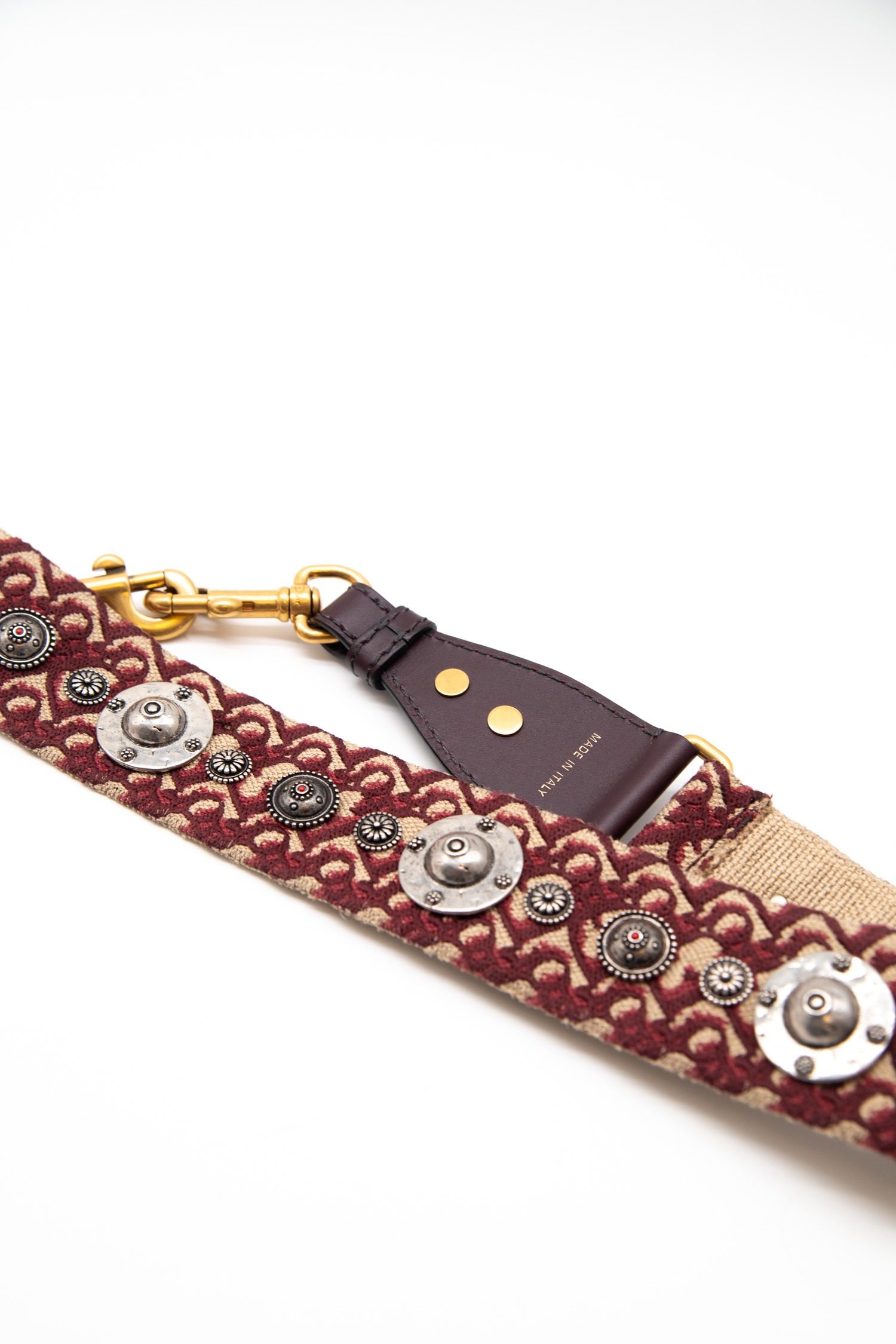 Thumbnail of http://Dior%20Oblique%20Canvas%20Taschengurt%20mit%20Nieten%20in%20Bordeauxrot%20und%20Beige