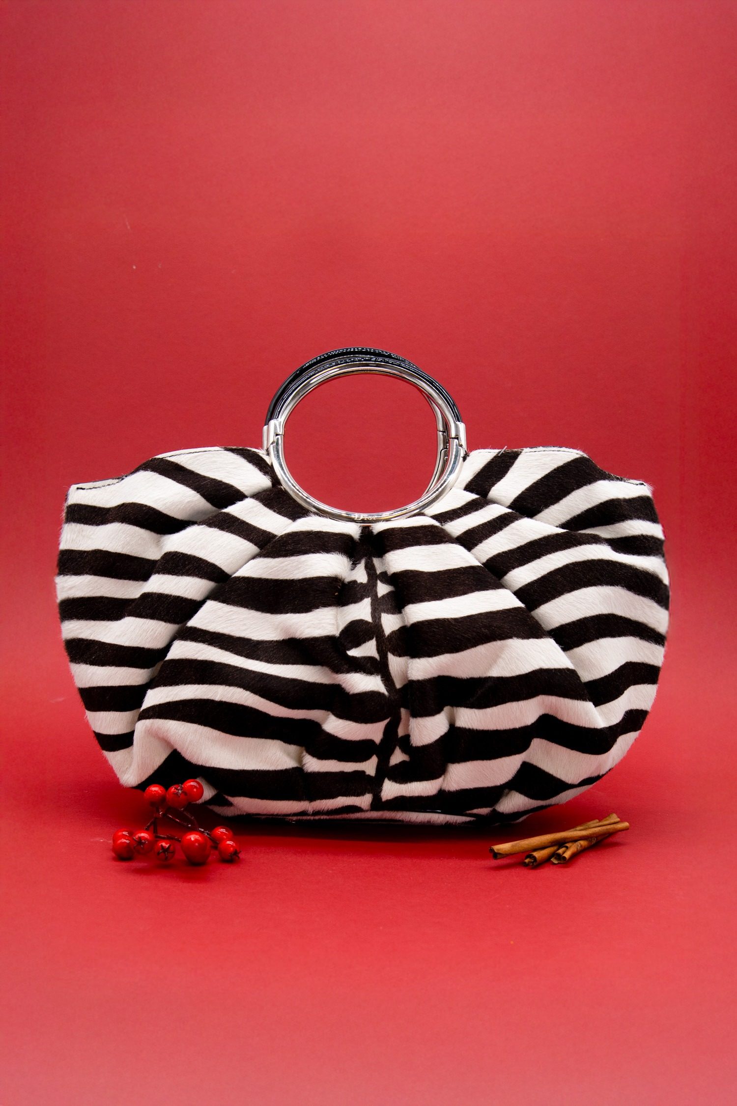 Thumbnail of http://Dior%20Handtasche%20mit%20Pochette%20im%20Animal-Look