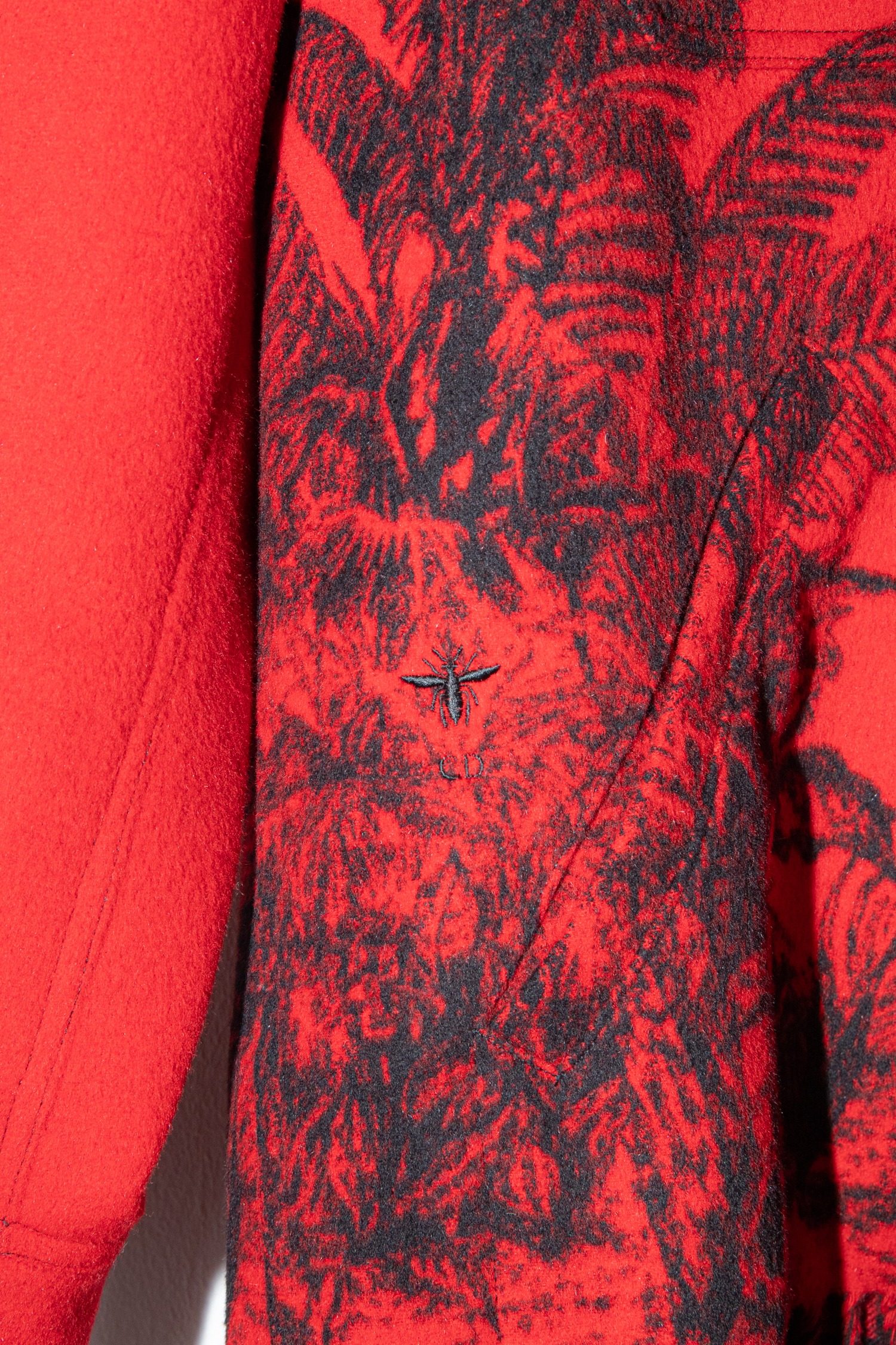 Thumbnail of http://Dior%20Wolljacke%20mit%20Palmenmuster%20und%20Fransen%20in%20Rot
