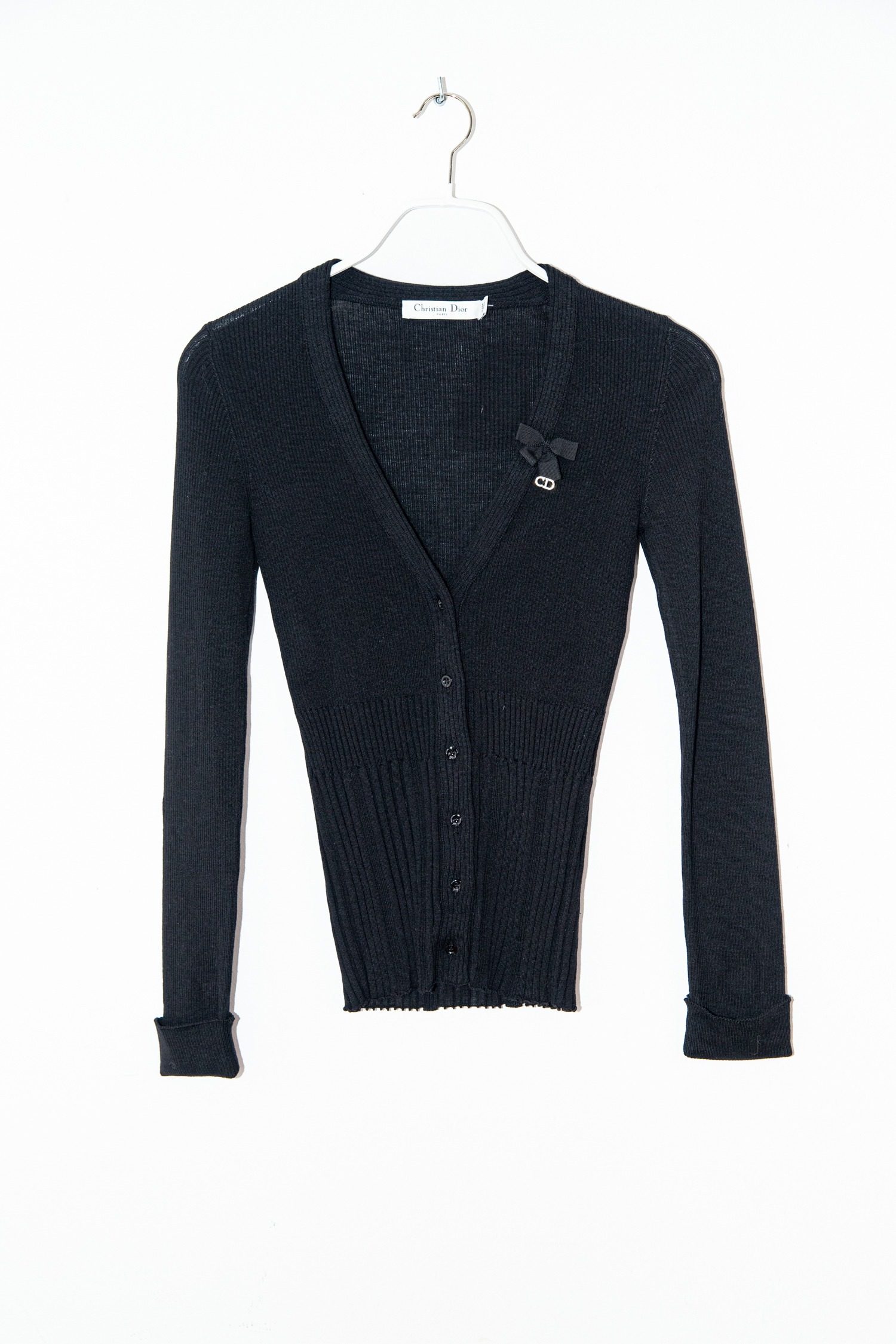 Thumbnail of http://Christian%20Dior%20Strickjacke%20mit%20Schleife%20und%20Strass%20in%20Schwarz