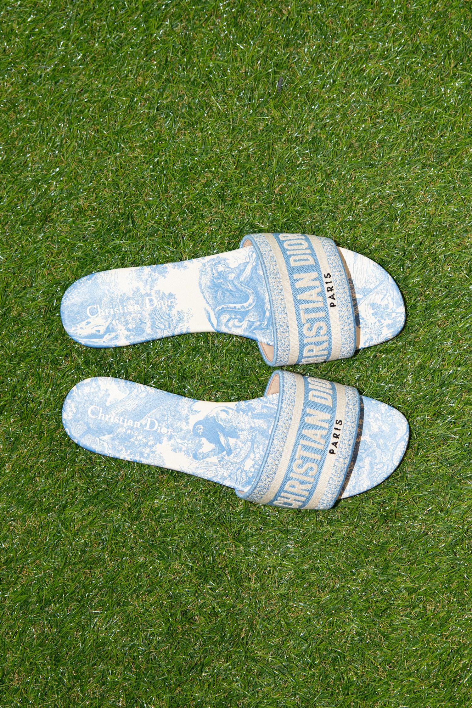 Thumbnail of http://Christian%20Dior%20Dway%20Pantolette%20in%20Ecru%20und%20Hellblau