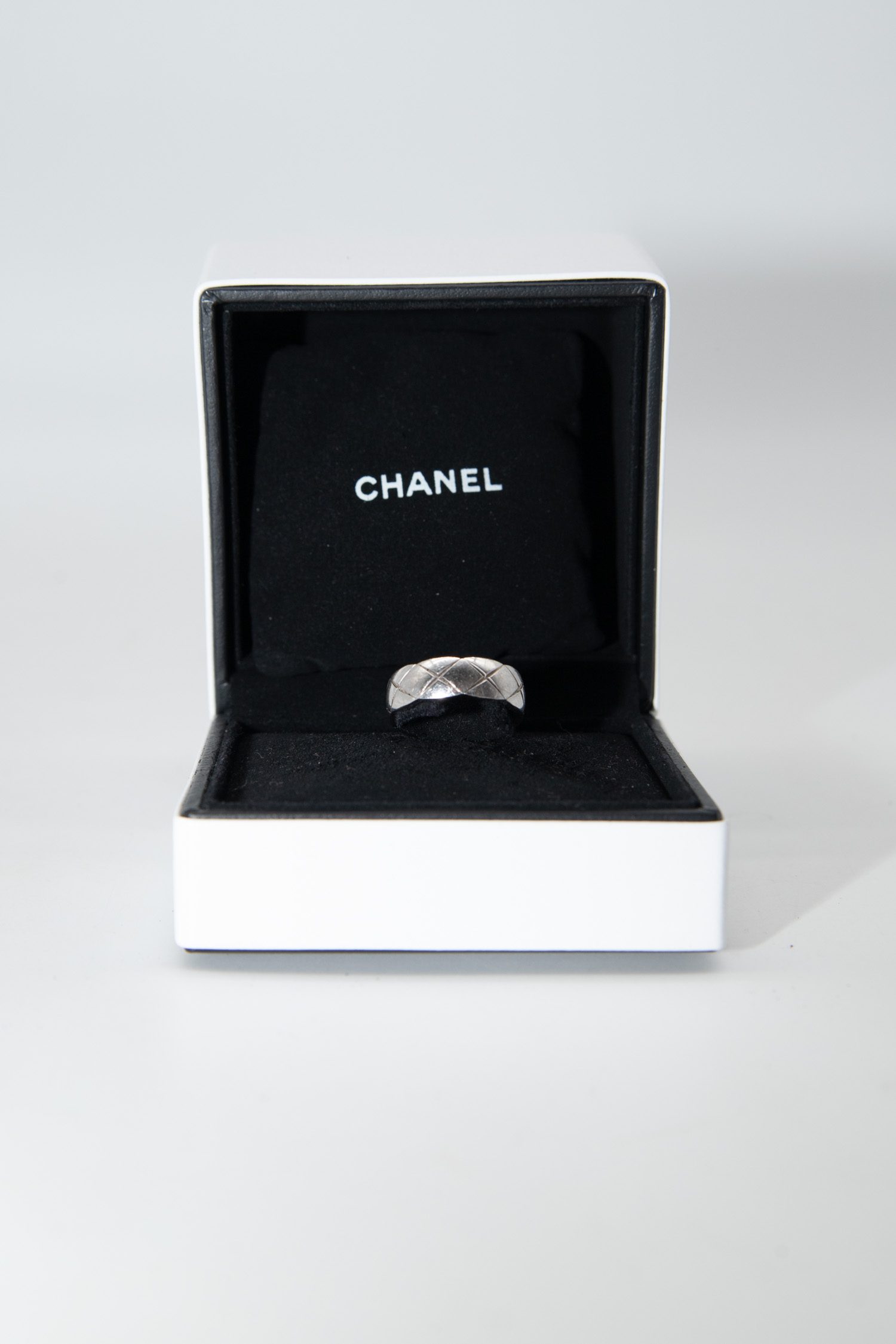 coco-chanell-accessoires-schmuck-ring-weissgold-gold-silber