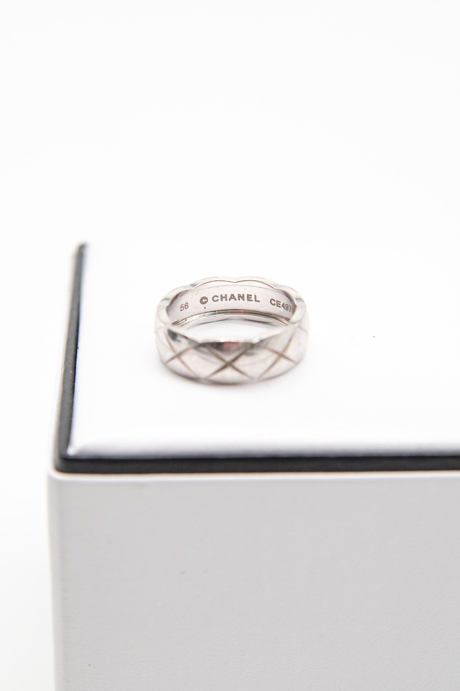 Thumbnail of http://coco-chanell-accessoires-schmuck-ring-weissgold-gold-silber