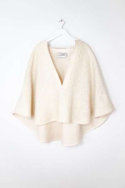 Valentino Cape aus Bouclé in Cremeweiß
