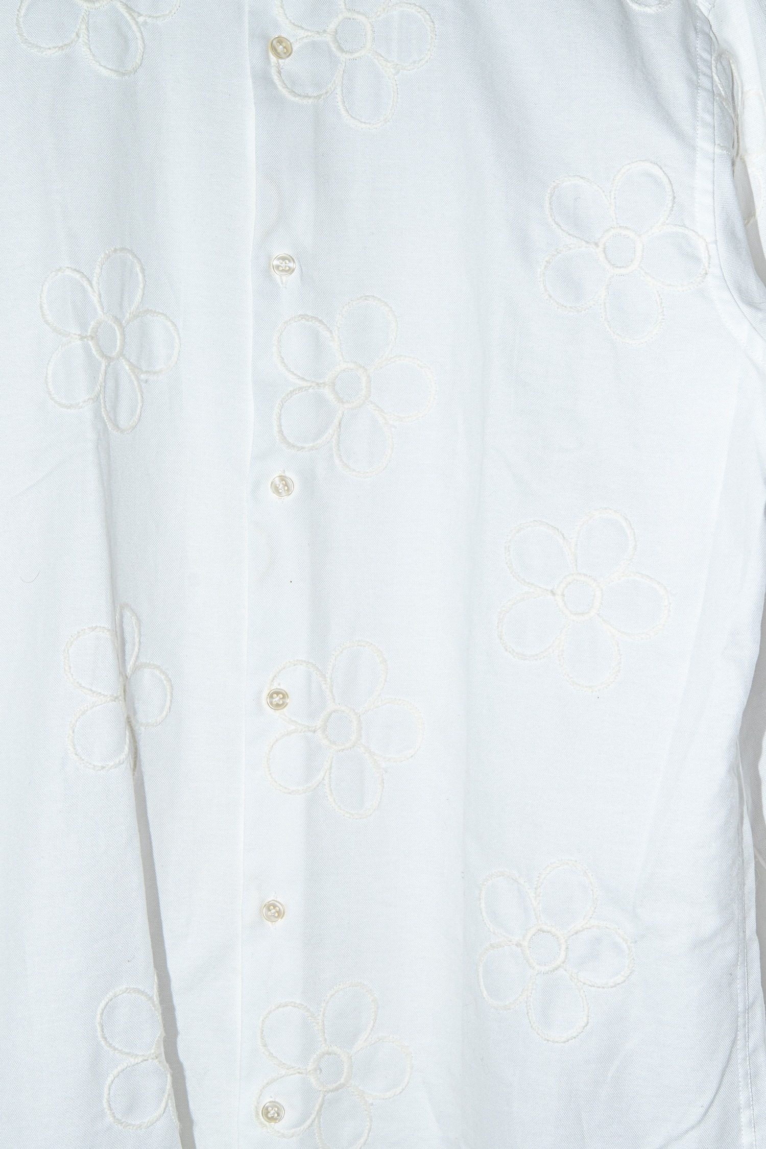 Thumbnail of http://Deuxieme%20Hemd%20mit%20Blumen%20Stickerei%20in%20Weiß