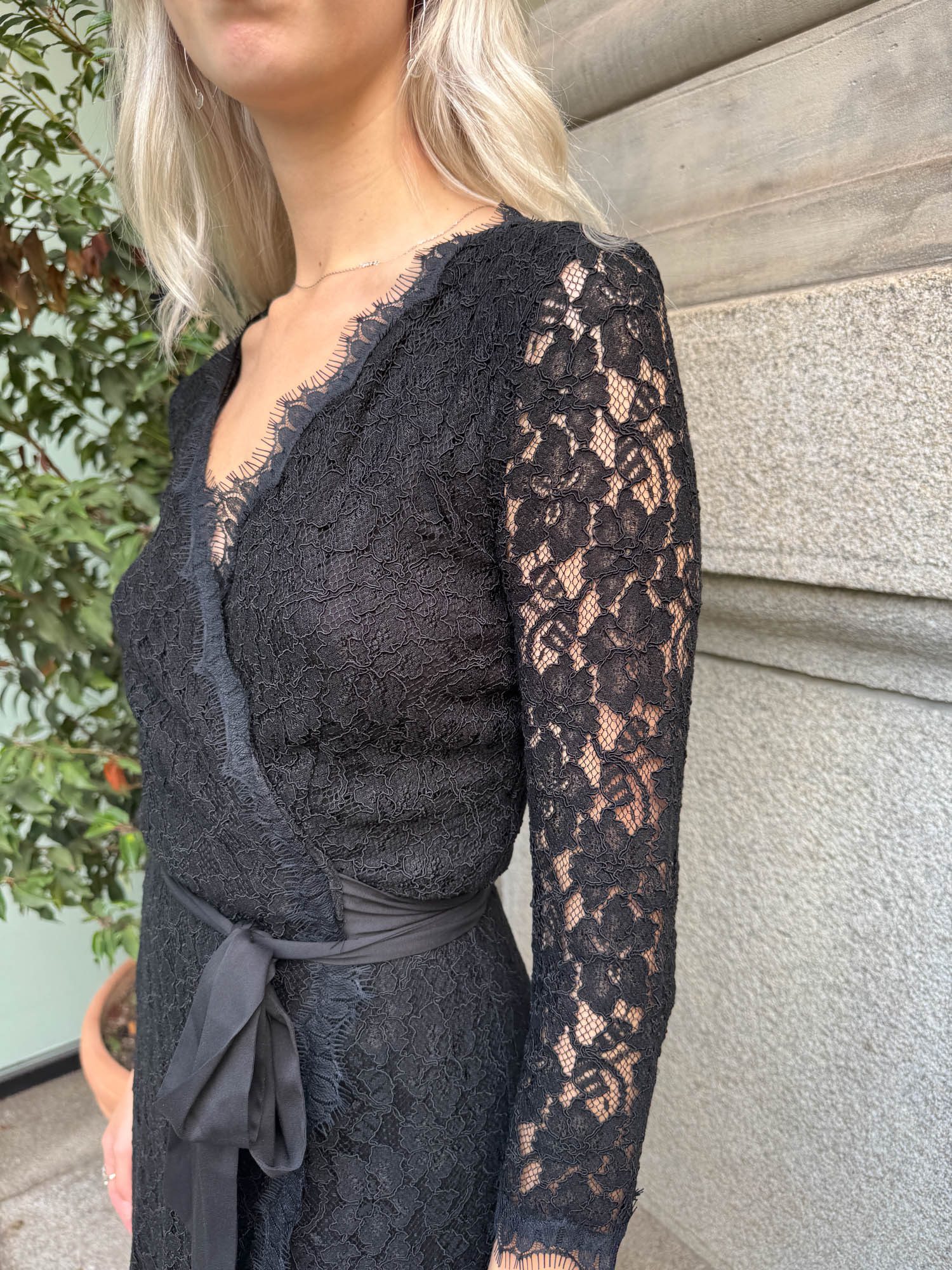 Thumbnail of http://Diane%20von%20Fürstenberg%20DVF%20Julita%20Wickelkleid%20in%20Schwarz