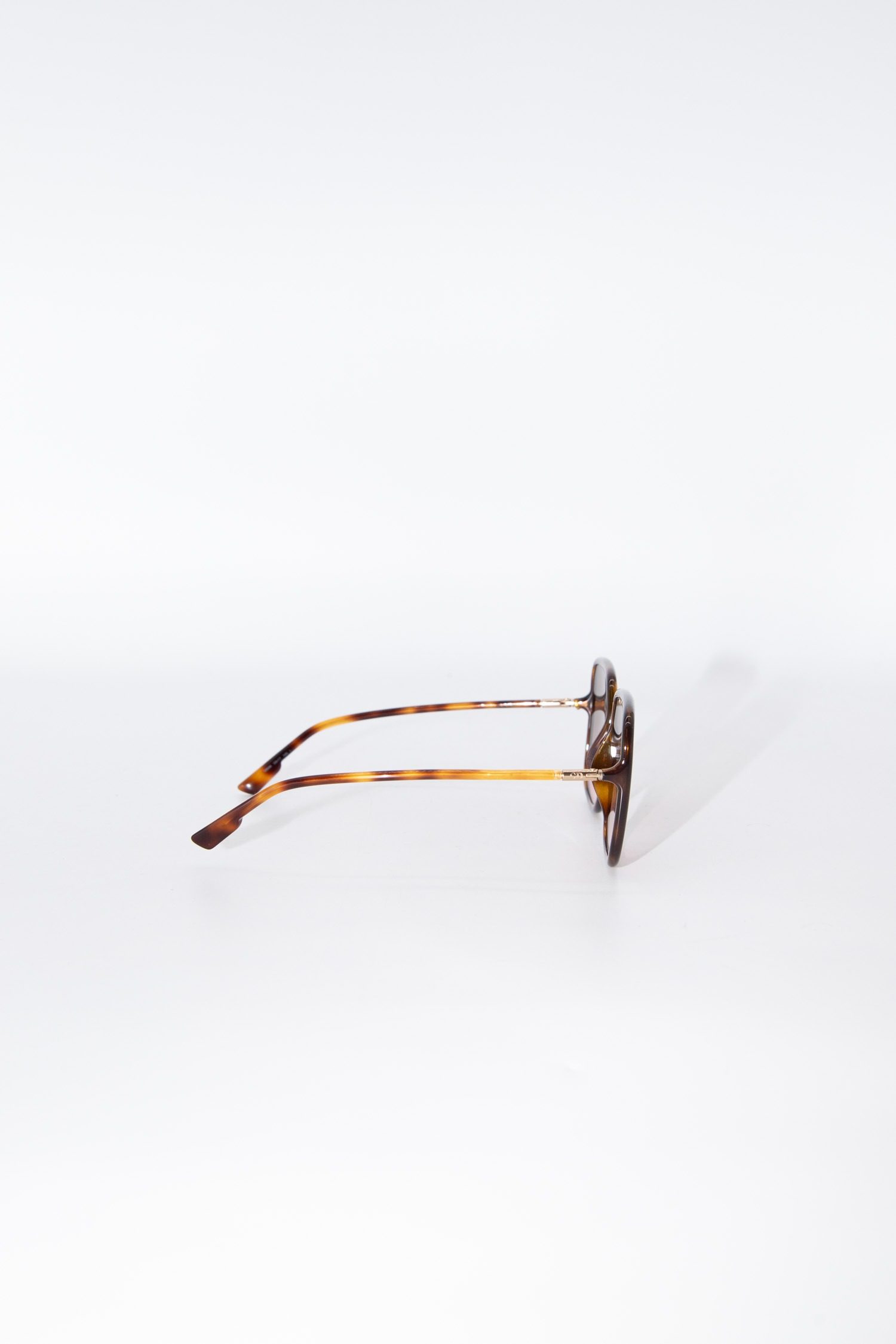 Thumbnail of http://Dior%20SoStellaire%20Sonnenbrille%20mit%20großen,%20eckigen%20Gläsern%20in%20Braun