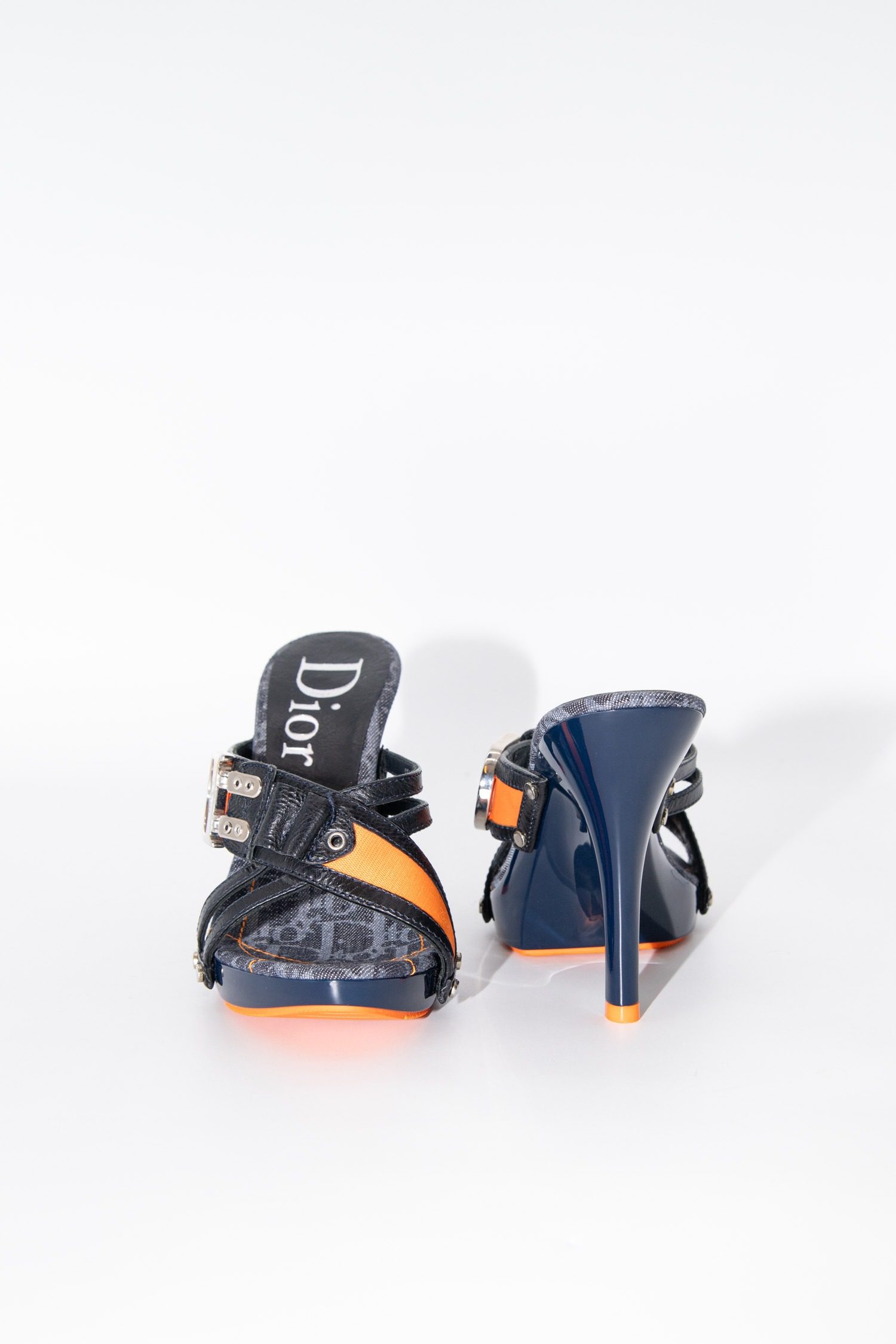 Thumbnail of http://Dior%20S/S%202006%20by%20Galliano%20Mules%20mit%20Absatz%20in%20Bunt