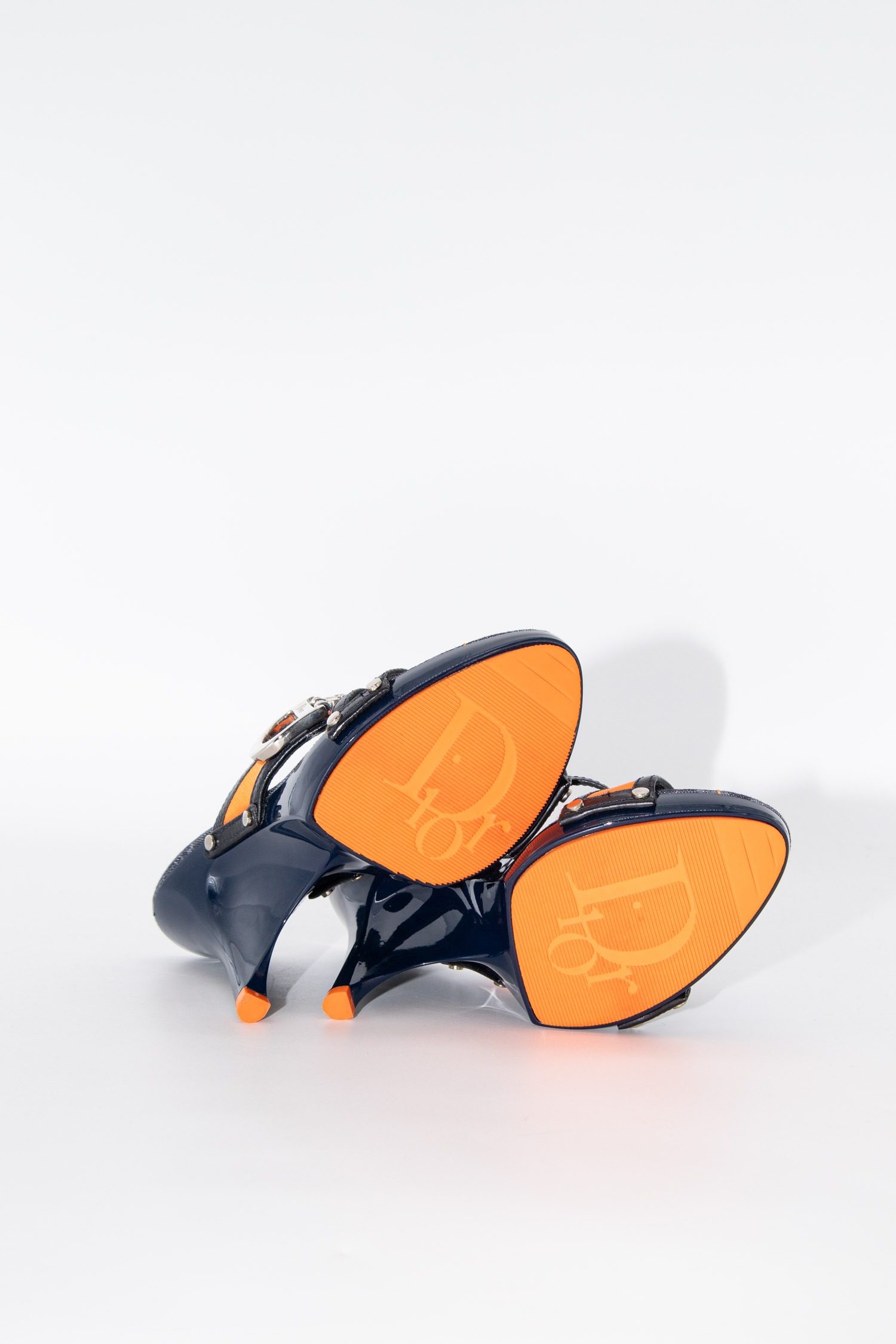 Thumbnail of http://Dior%20S/S%202006%20by%20Galliano%20Mules%20mit%20Absatz%20in%20Bunt