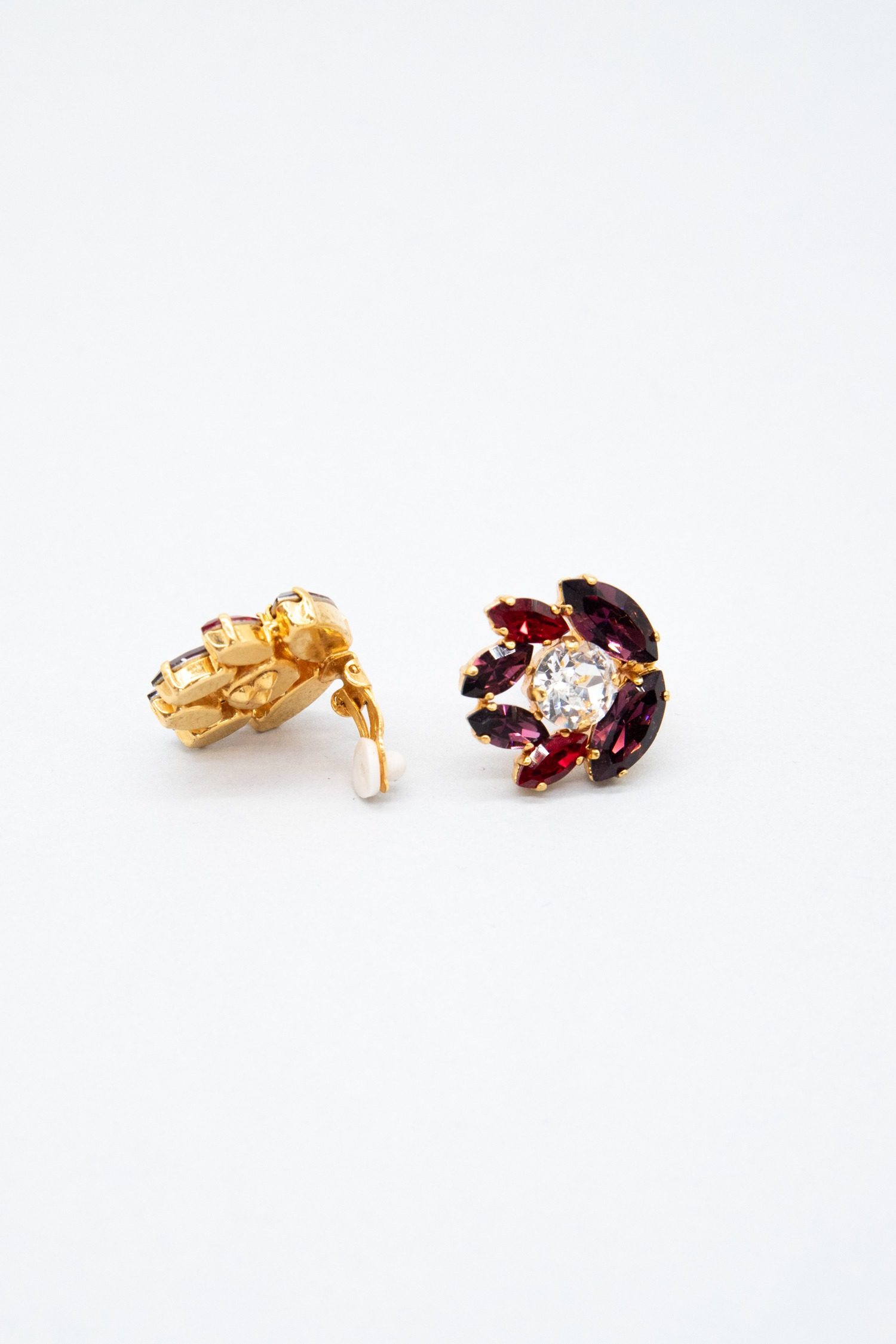 Thumbnail of http://Dolce%20&%20Gabbana%20Ohrclips%20in%20Gold,%20Lila%20und%20Transparent