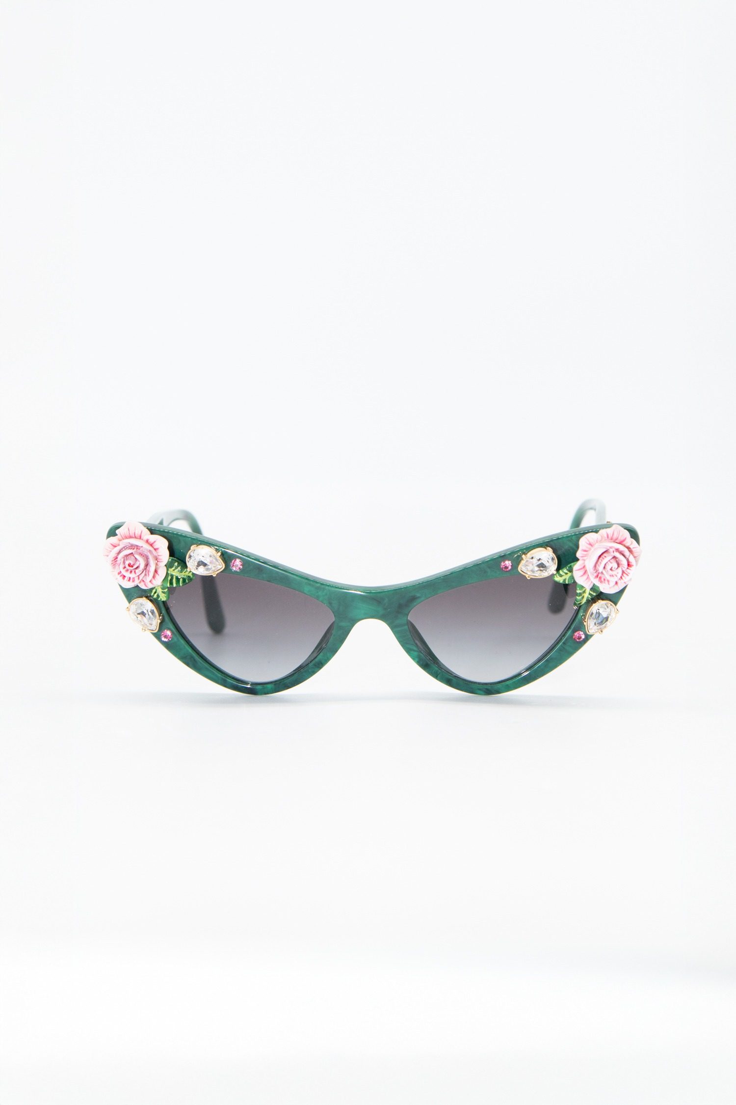 Thumbnail of http://Dolce%20&%20Gabbana%20Retro%20Cat-Eye-Sonnenbrille%20in%20Grün%20und%20Gold