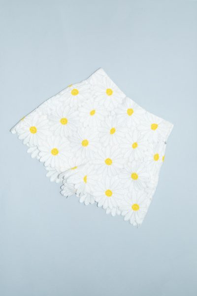 Dolce & Gabbana Shorts mit Gänseblümchen in Weiß und Gelb