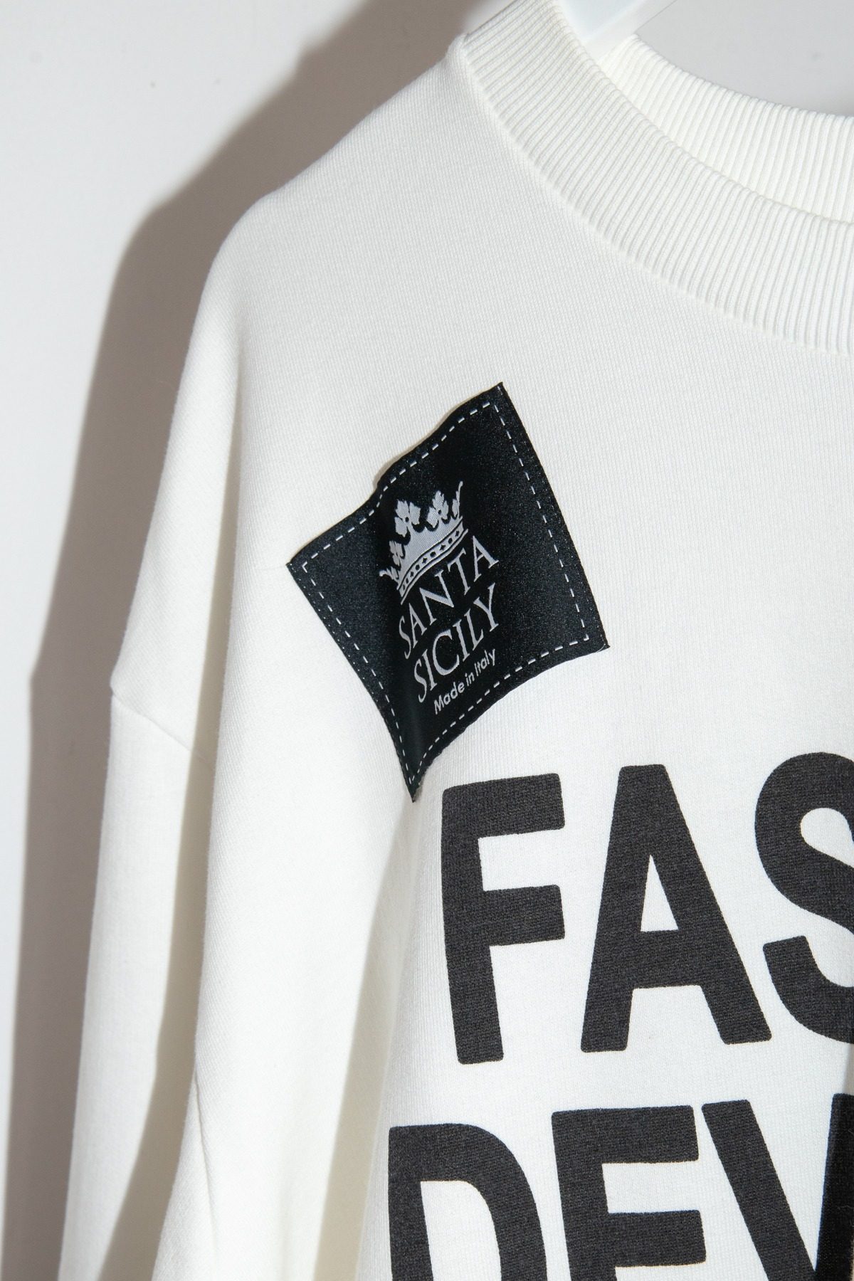 Thumbnail of http://Dolce%20&%20Gabbana%20Fashion%20Devotion%20Sweatshirt%20in%20Weiß
