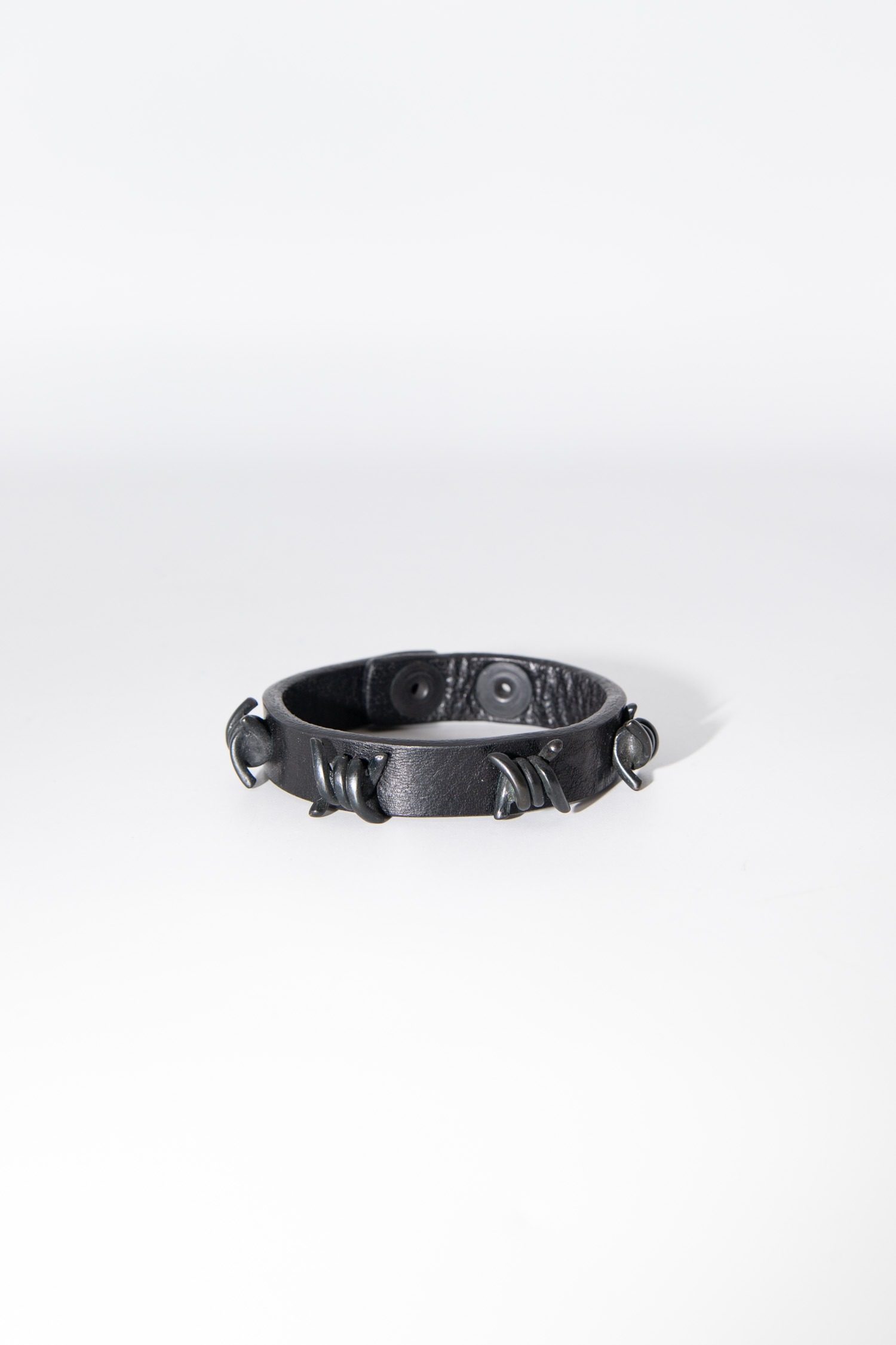 Thumbnail of http://Dsquared%20schmales%20Stacheldraht-Armband%20in%20Schwarz