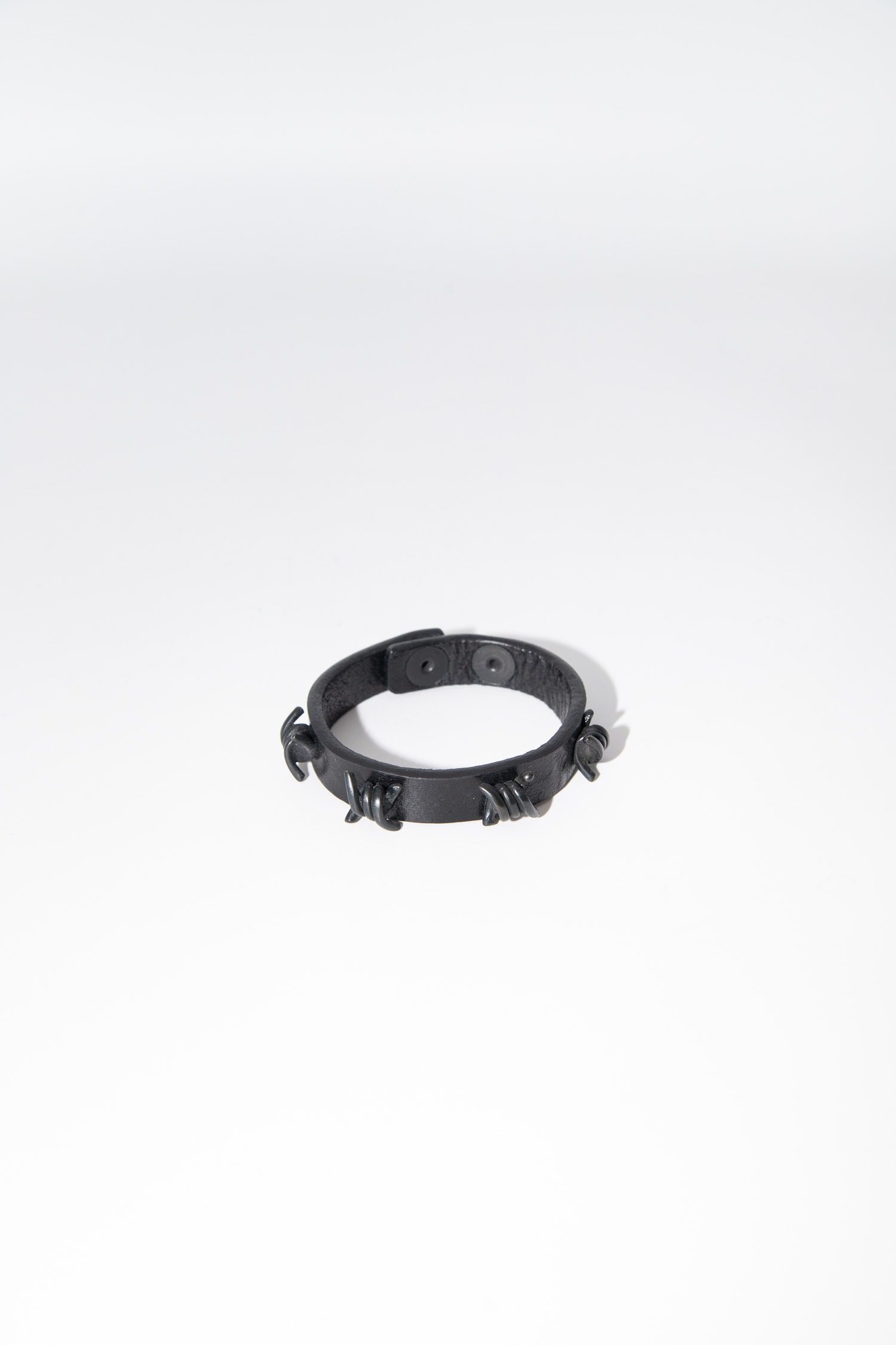 Thumbnail of http://Dsquared%20schmales%20Stacheldraht-Armband%20in%20Schwarz