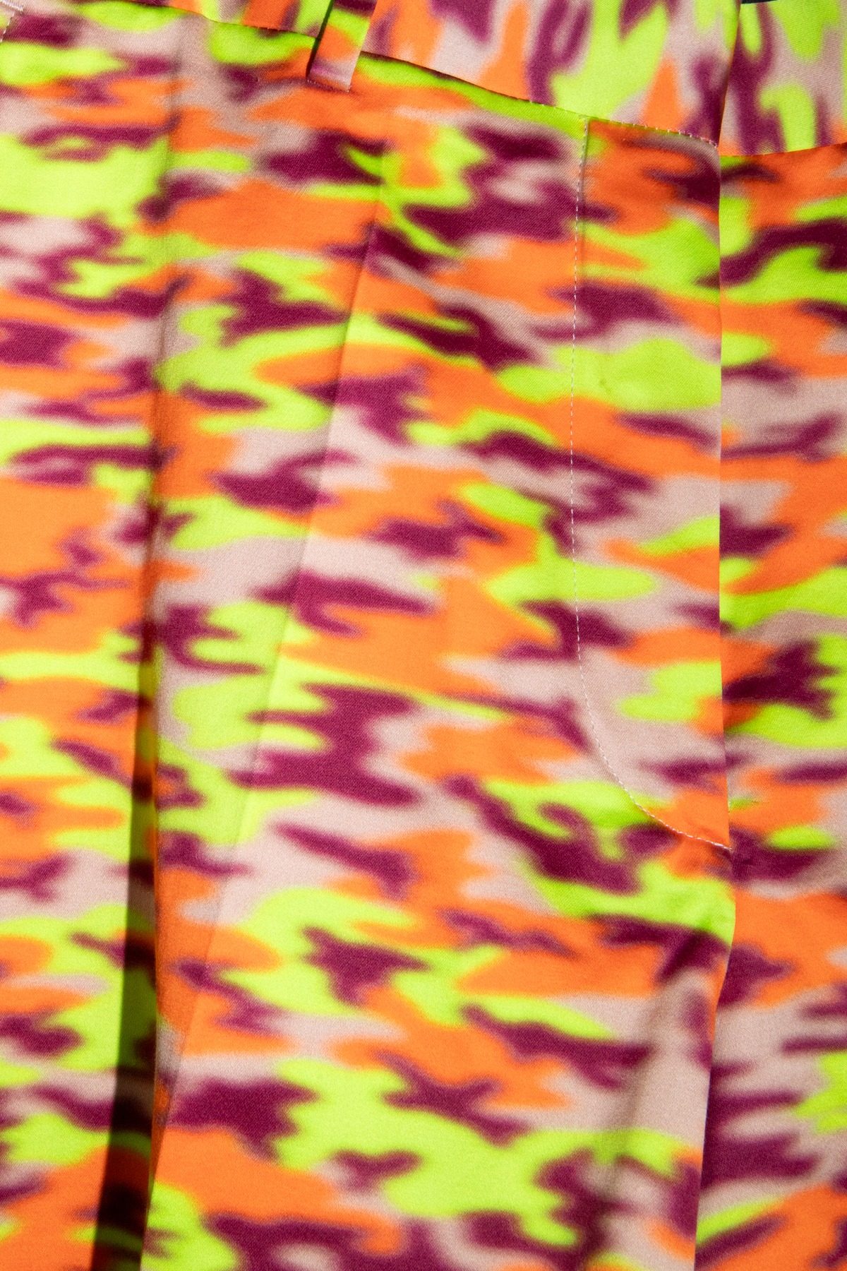 Thumbnail of http://Dries%20van%20Noten%20Shorts%20mit%20Muster%20in%20Orange,%20Grün%20und%20Bunt