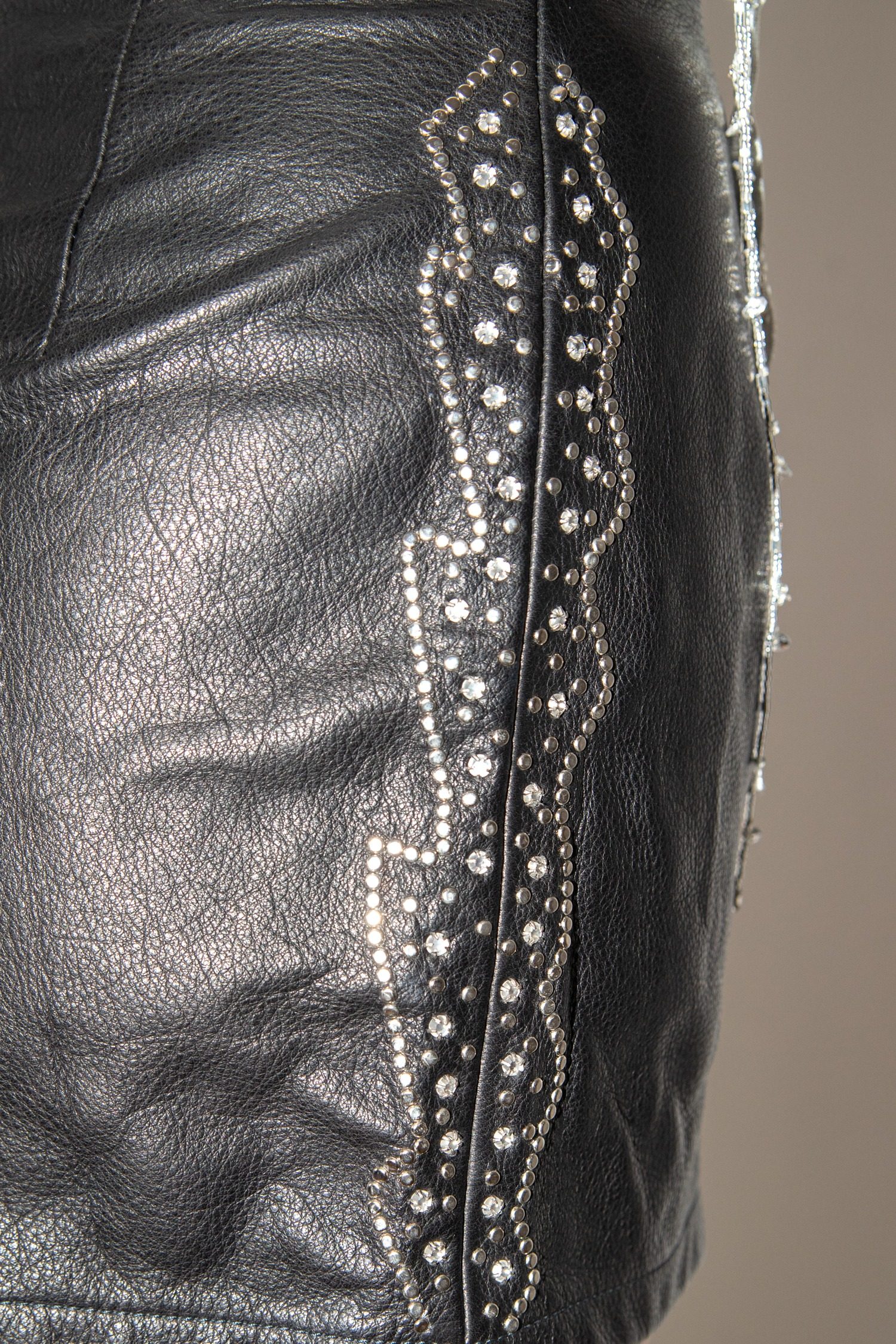 Thumbnail of http://Eliseo%20Ledershorts%20mit%20Nieten%20in%20Schwarz