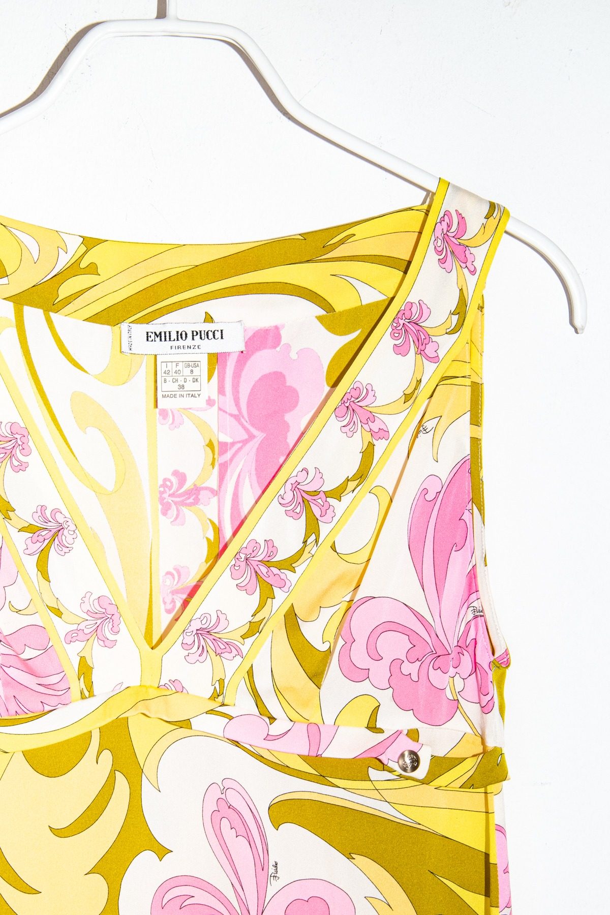 Thumbnail of http://Emilio%20Pucci%20Minikleid%20mit%20Muster%20in%20Gelb,%20Ecru%20und%20Pink