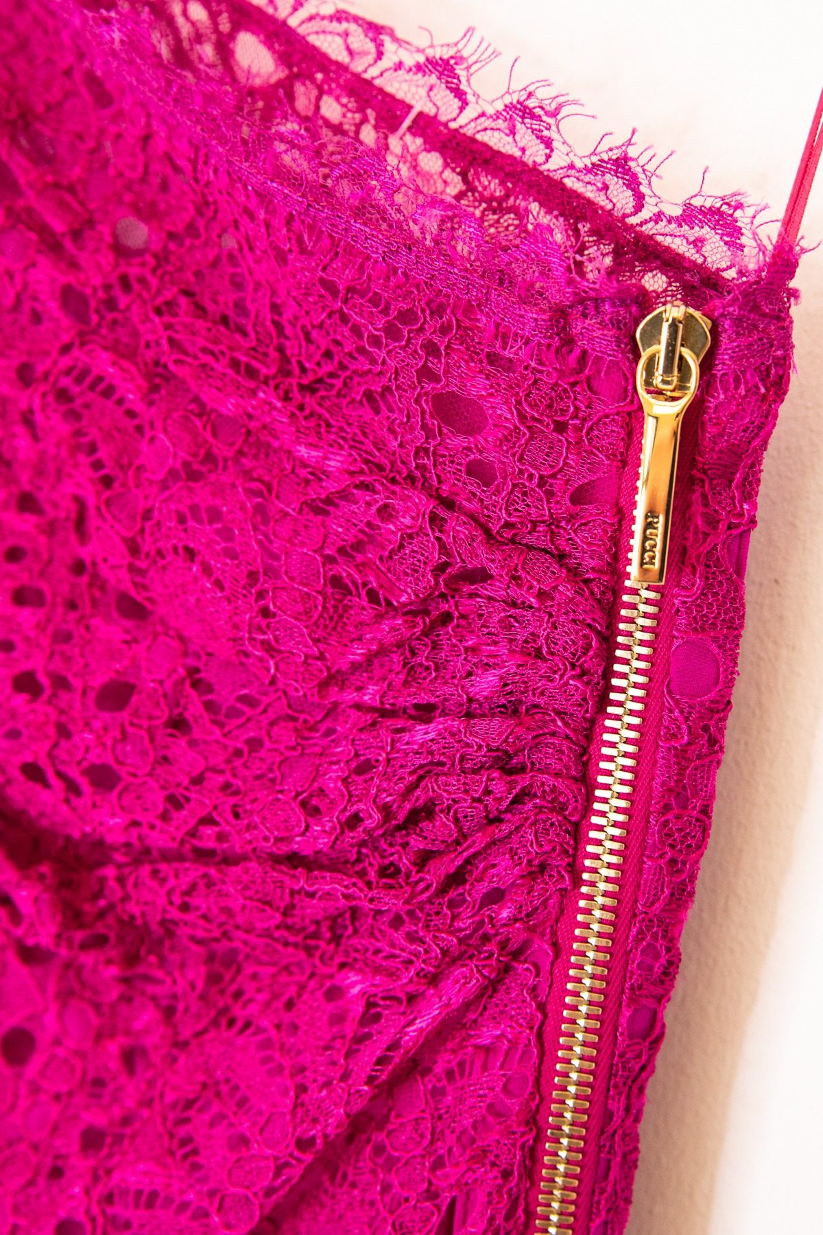 Thumbnail of http://Emilio%20Pucci%20Minikleid%20aus%20Spitze%20in%20Cyclam%20und%20Gold