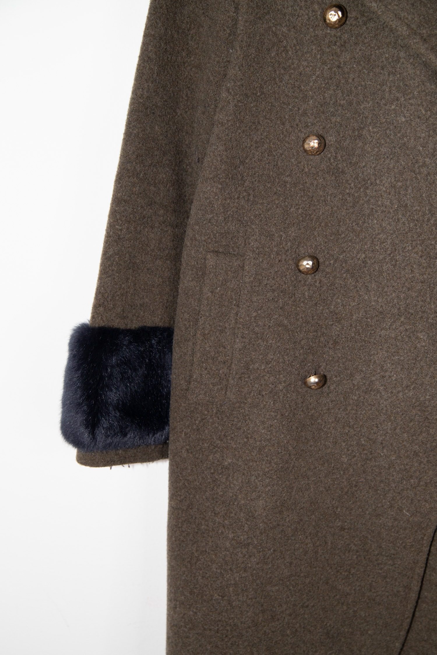 Thumbnail of http://Ermann%20Scervino%20Mantel%20in%20Olivgrün