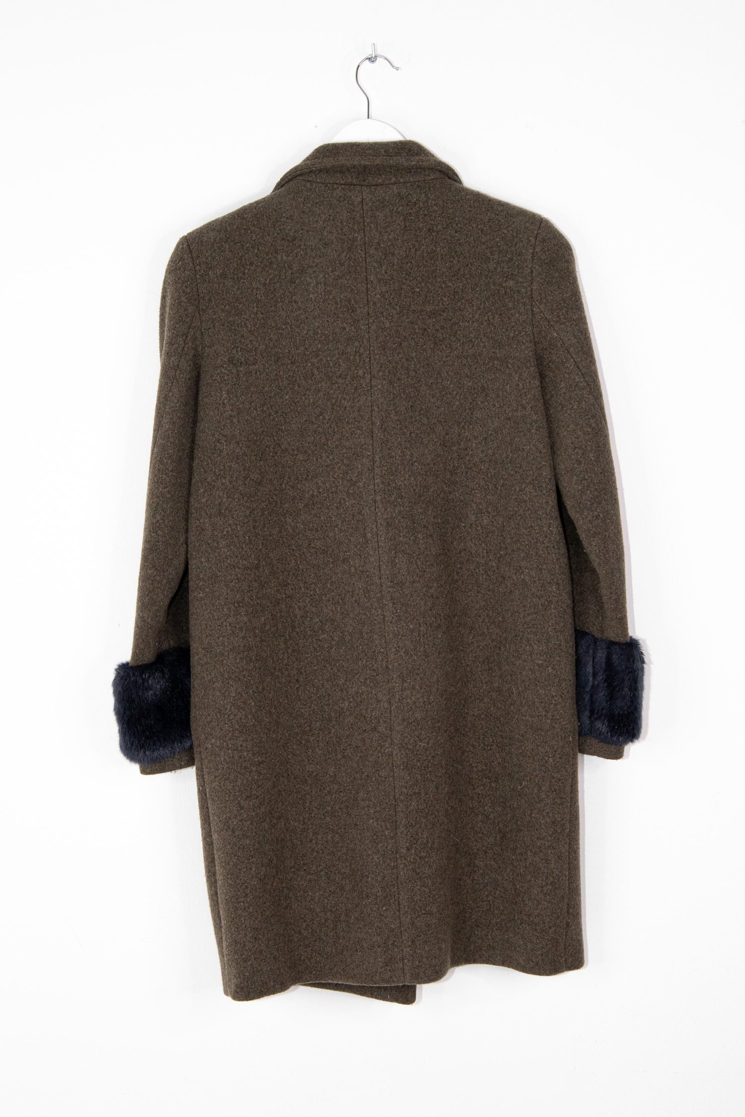 Thumbnail of http://Ermann%20Scervino%20Mantel%20in%20Olivgrün