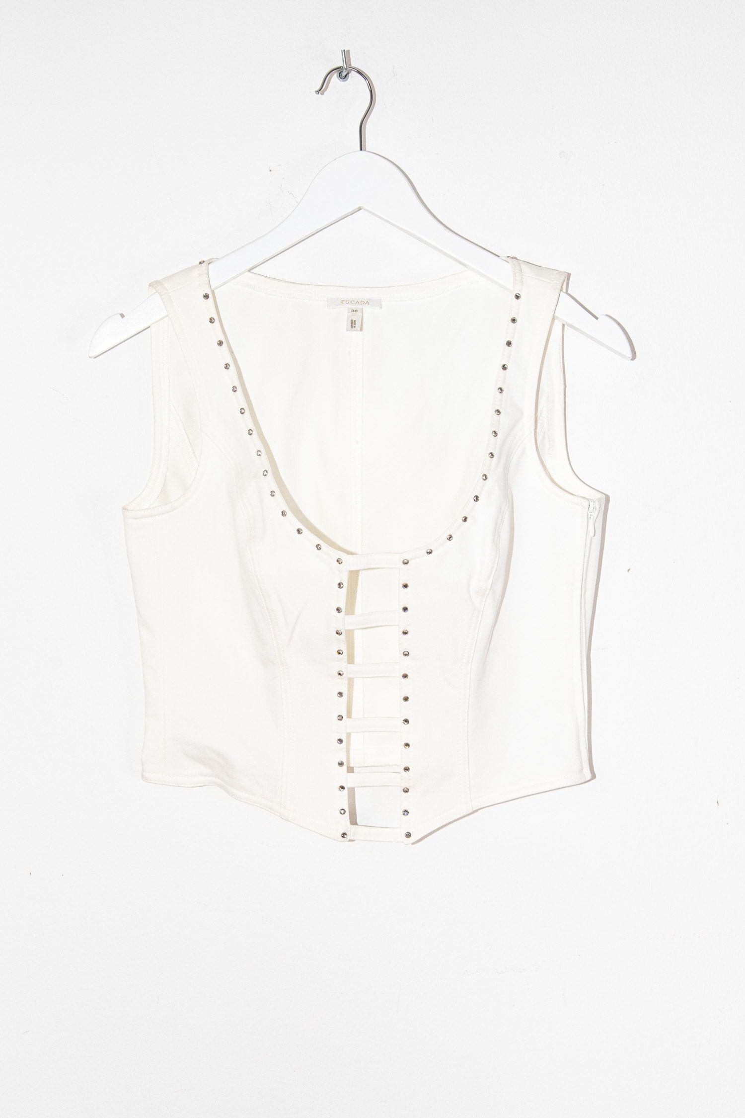 Thumbnail of http://Escada%20Vintage%20Top%20mit%20Cut-Out%20und%20Strasssteinen%20in%20Weiß