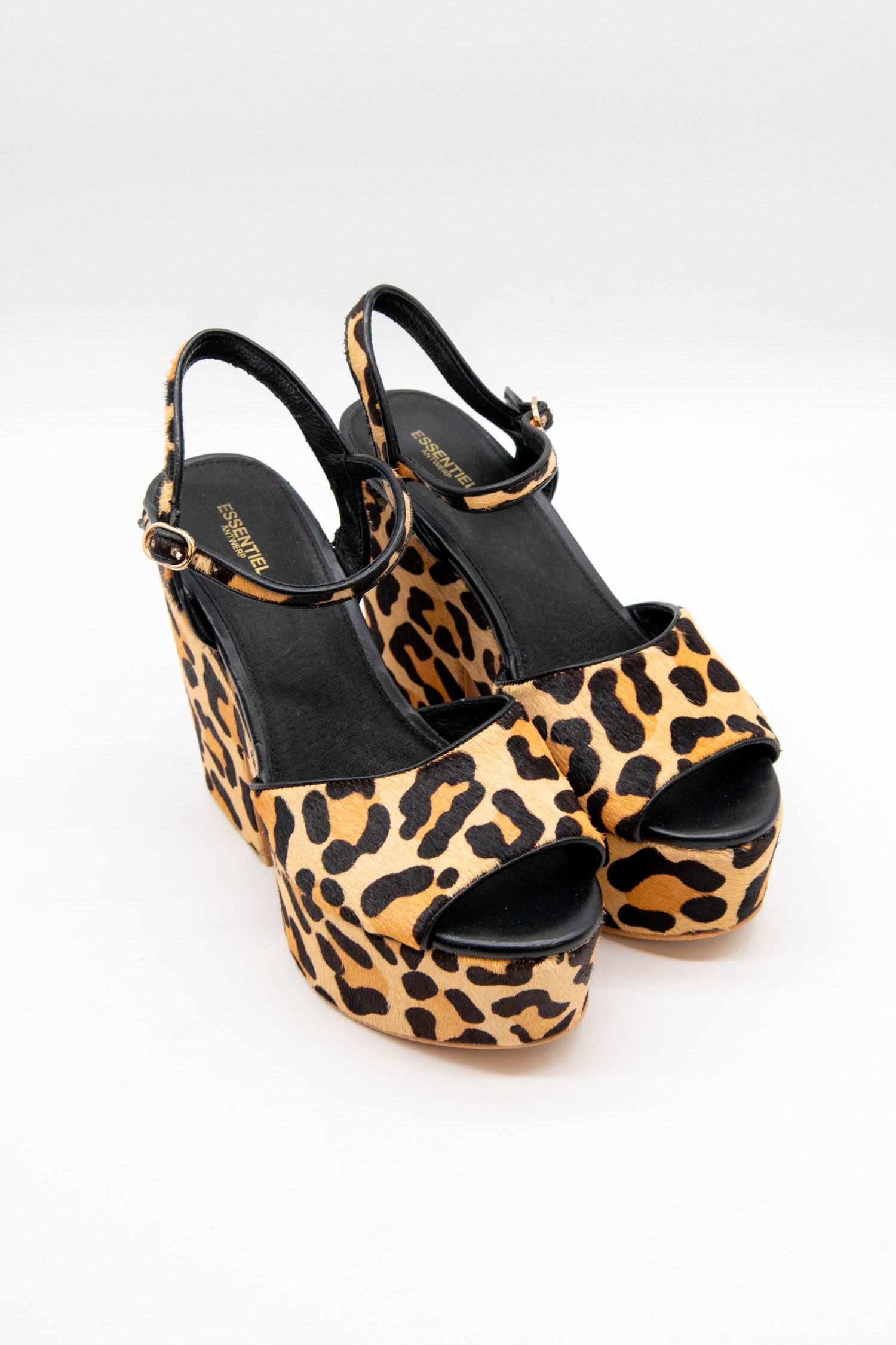 Thumbnail of http://Essentiel%20Antwerp%20Wedges%20mit%20Leoparden%20Print