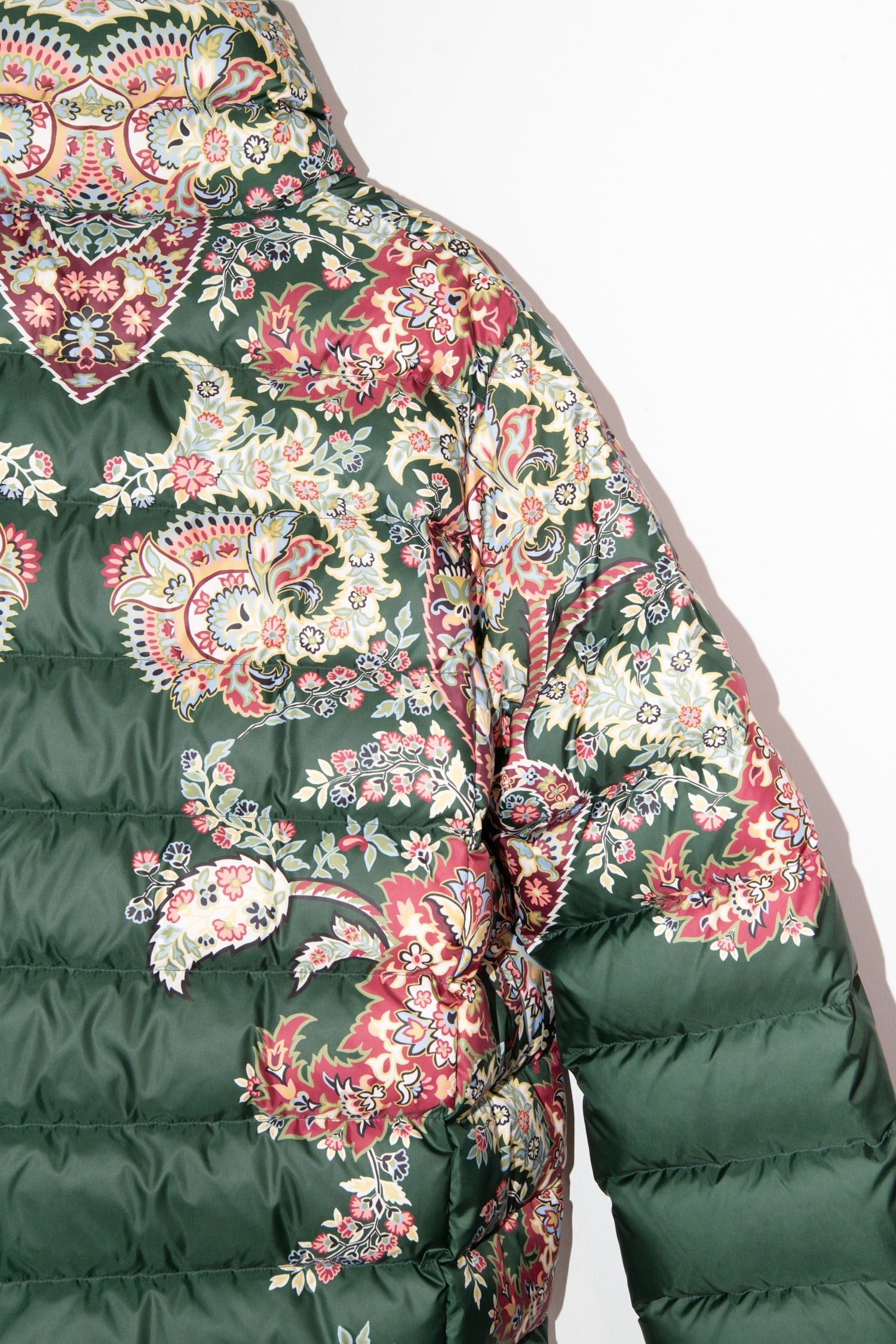 Thumbnail of http://Etro%20Daunenmantel%20mit%20Paisleymuster%20in%20Dunkelgrün