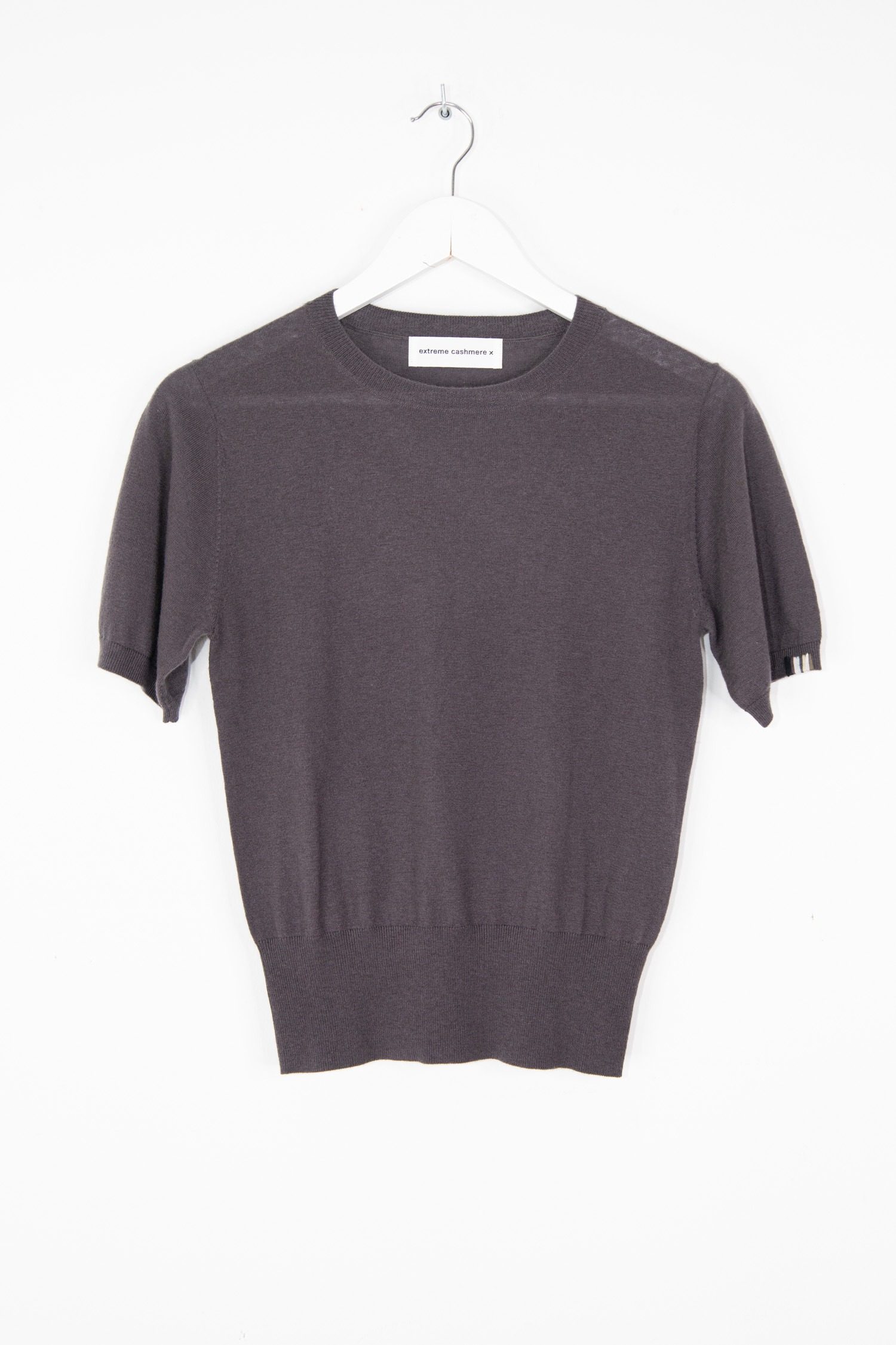 Thumbnail of http://Extreme%20Cashmere%20T-Shirt%20feinstrick%20in%20Grau