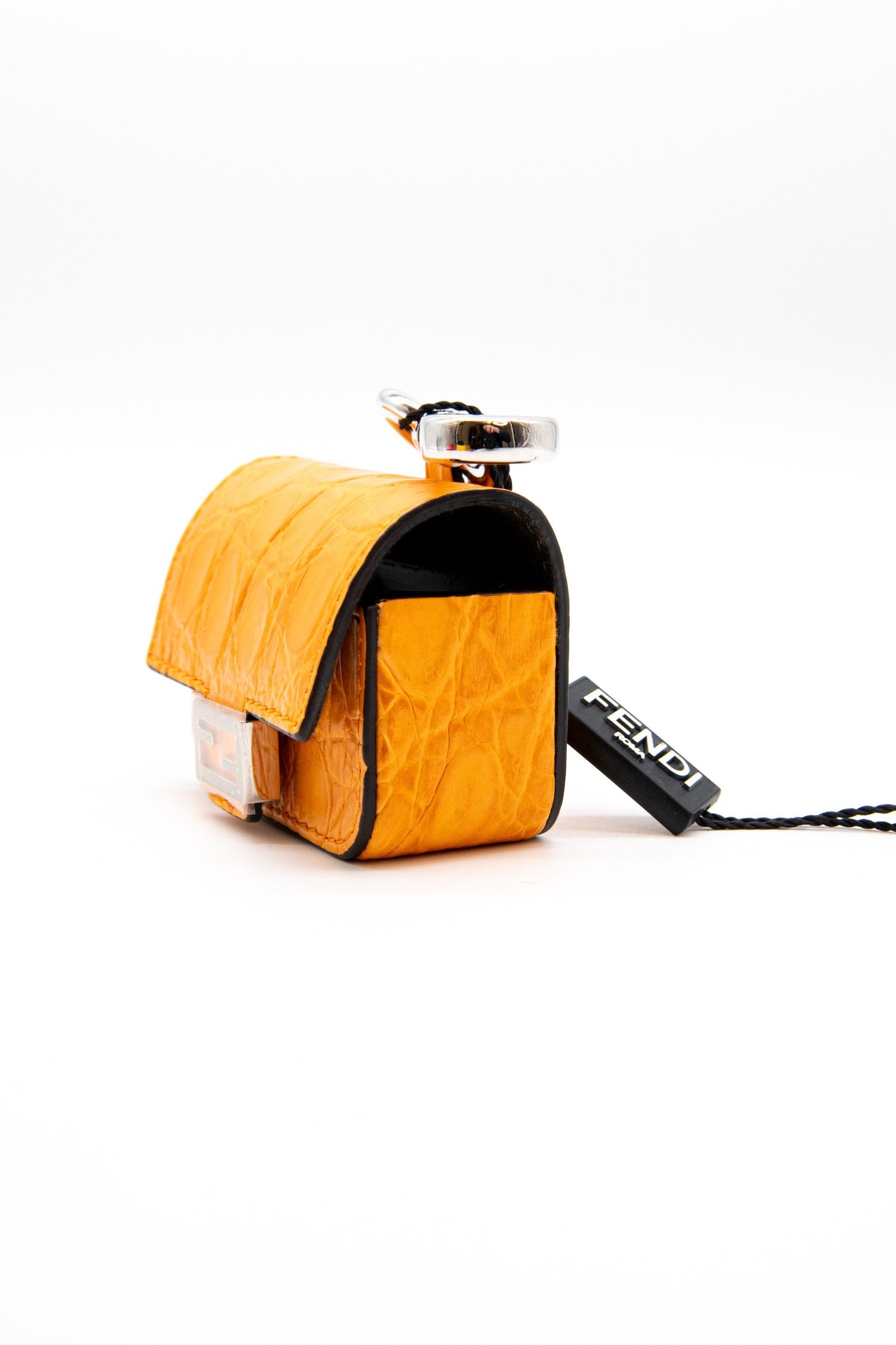 Thumbnail of http://Fendi%20Pico%20Baguette%20Airpods%20Pro%20Taschenanhänger%20in%20Orange