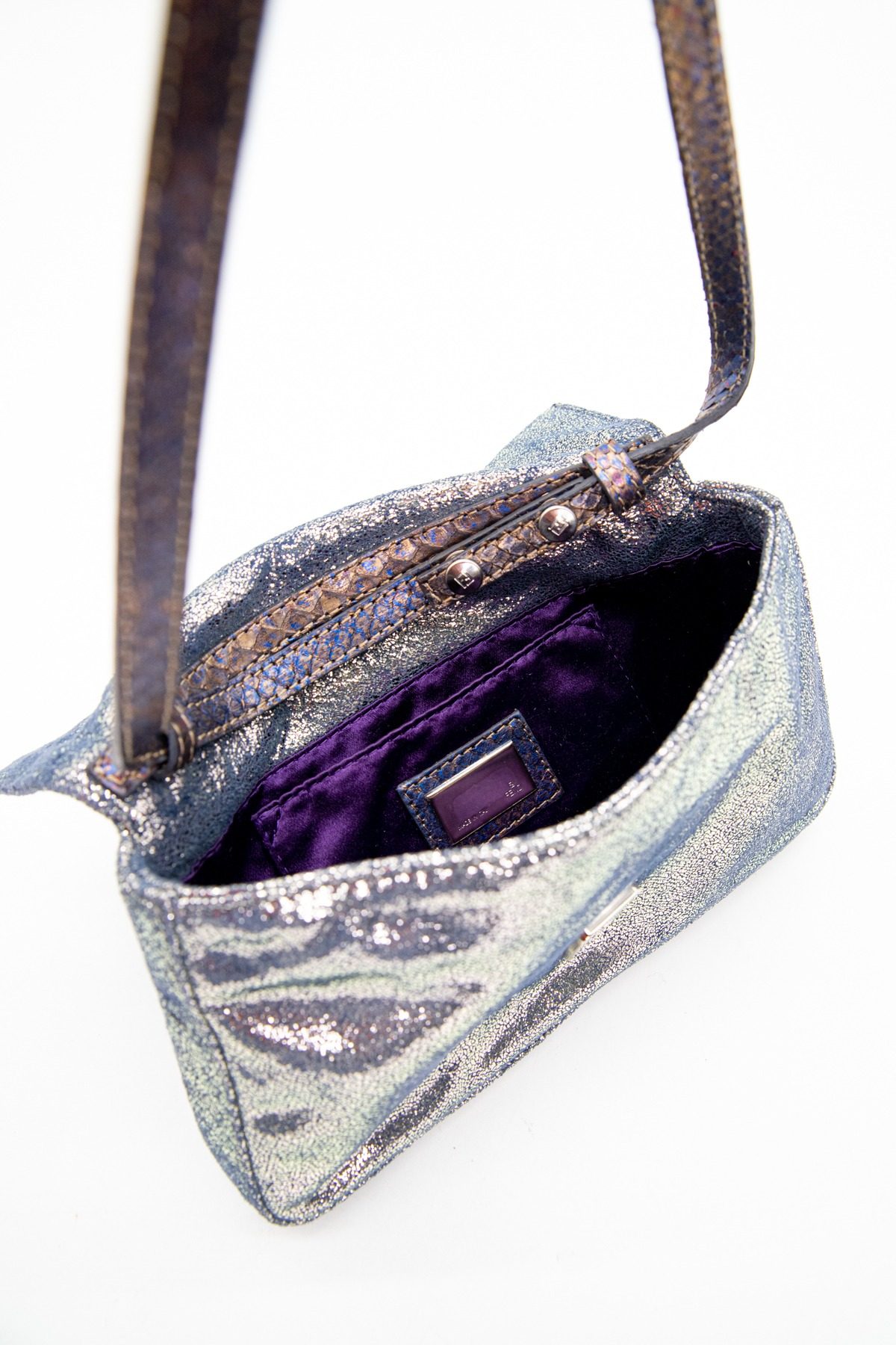 Thumbnail of http://Fendi%20Mini%20Baguette-Tasche%20in%20Lila%20und%20Silber%20Metallic