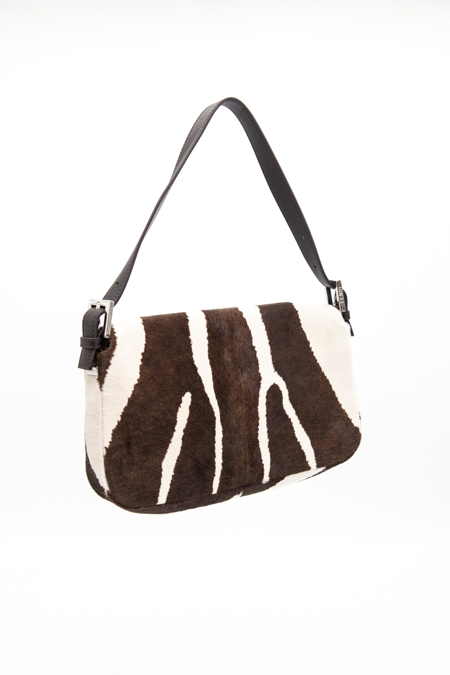 Thumbnail of http://Fendi%20Baguette%20Handtasche%20mit%20Kuhfellmuster%20in%20Braun%20und%20Ecru