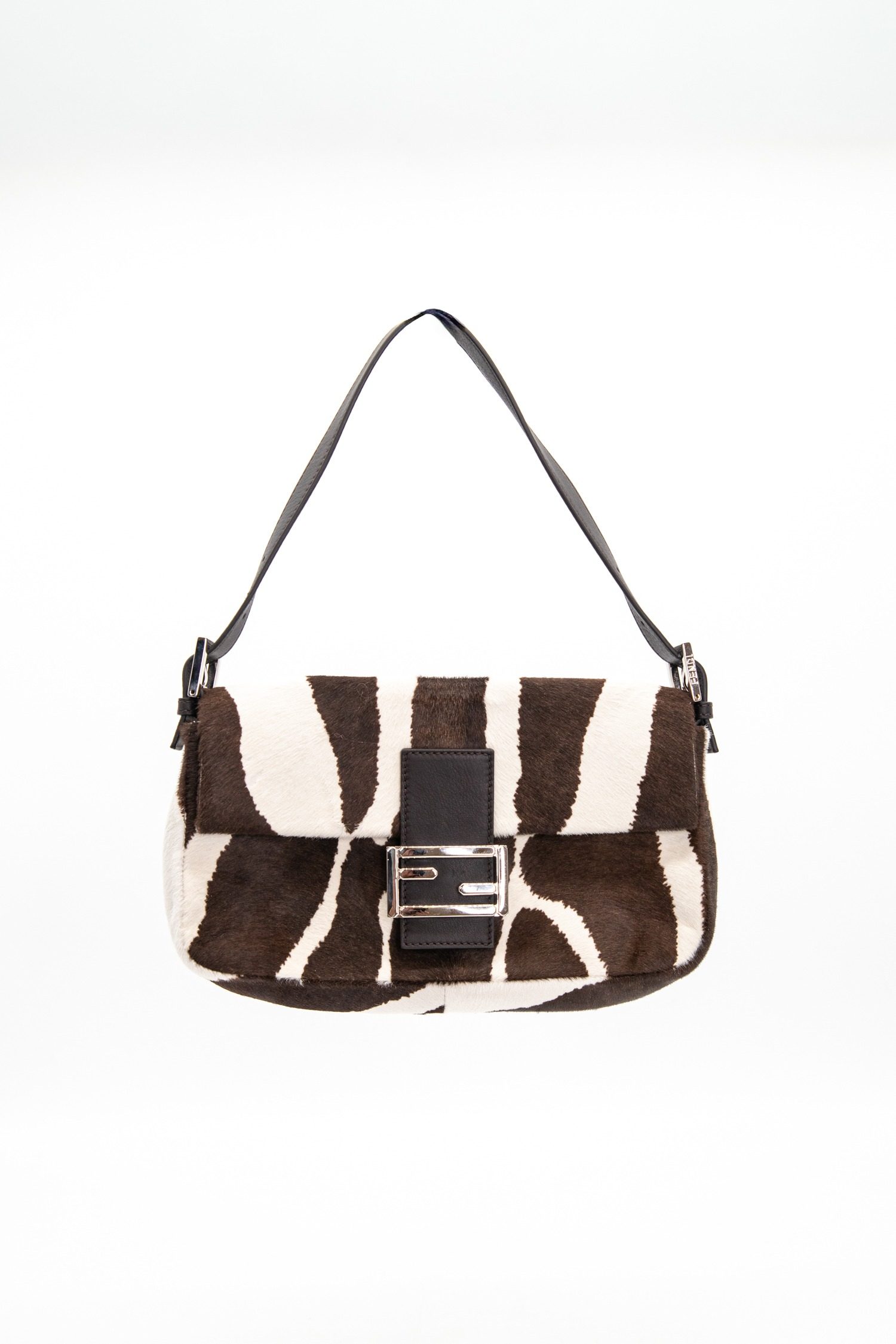 Thumbnail of http://Fendi%20Baguette%20Handtasche%20mit%20Kuhfellmuster%20in%20Braun%20und%20Ecru