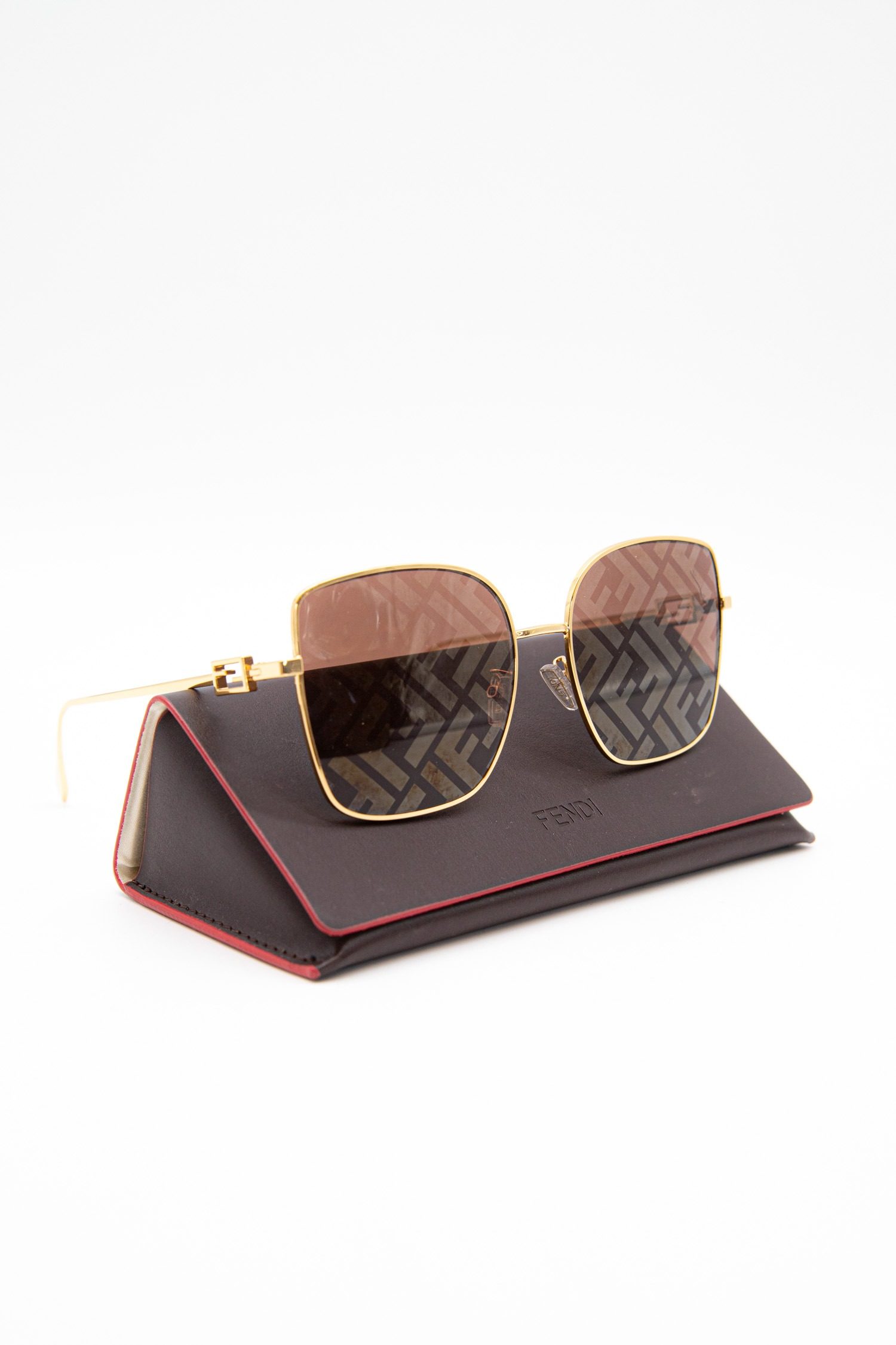 Thumbnail of http://Fendi%2040013U%20Sonnenbrille%20mit%20Monogramm-Gläsern%20in%20Gold