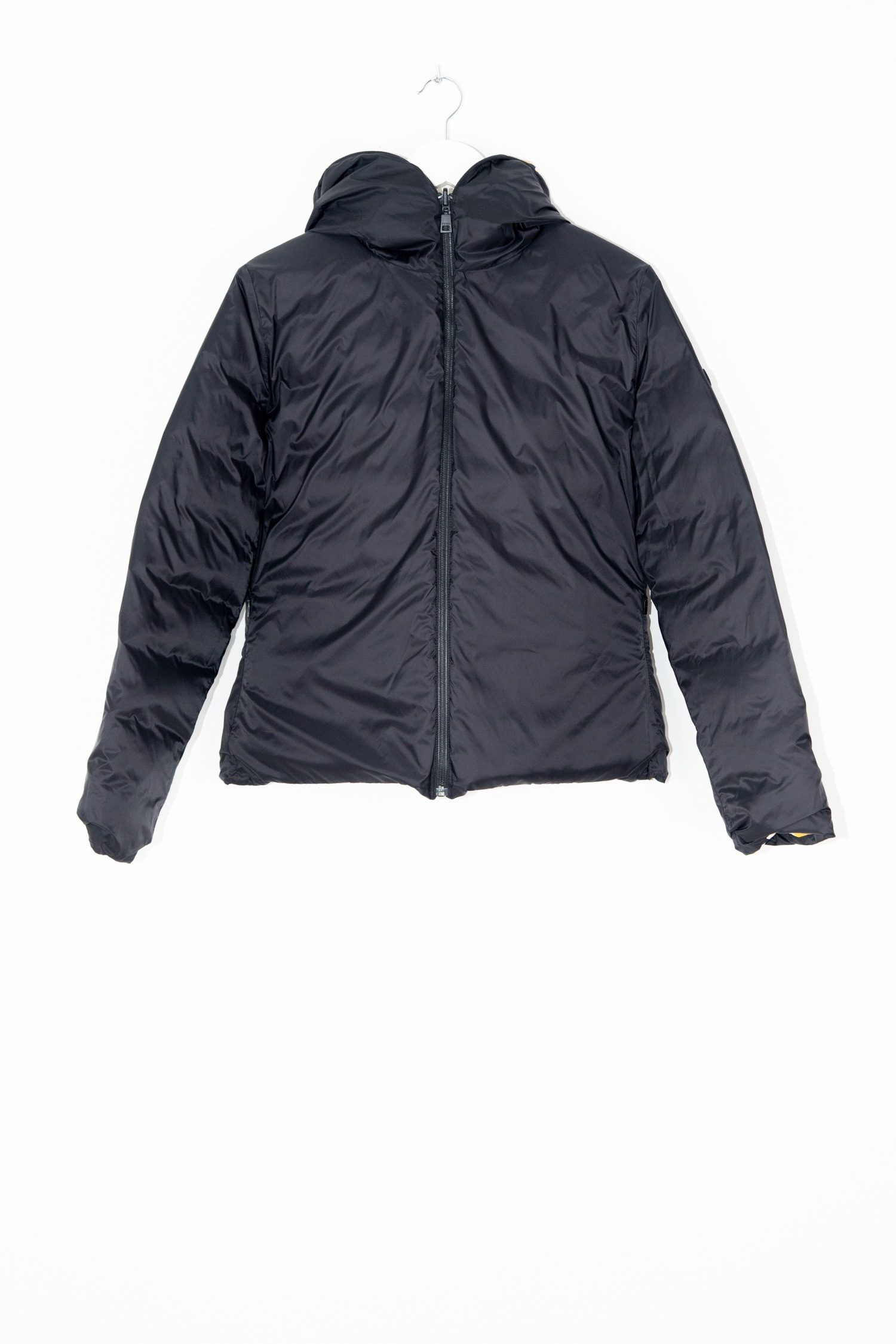 Thumbnail of http://Fendi%20Wendejacke%20in%20Schwarz,%20Gelb%20und%20Beige