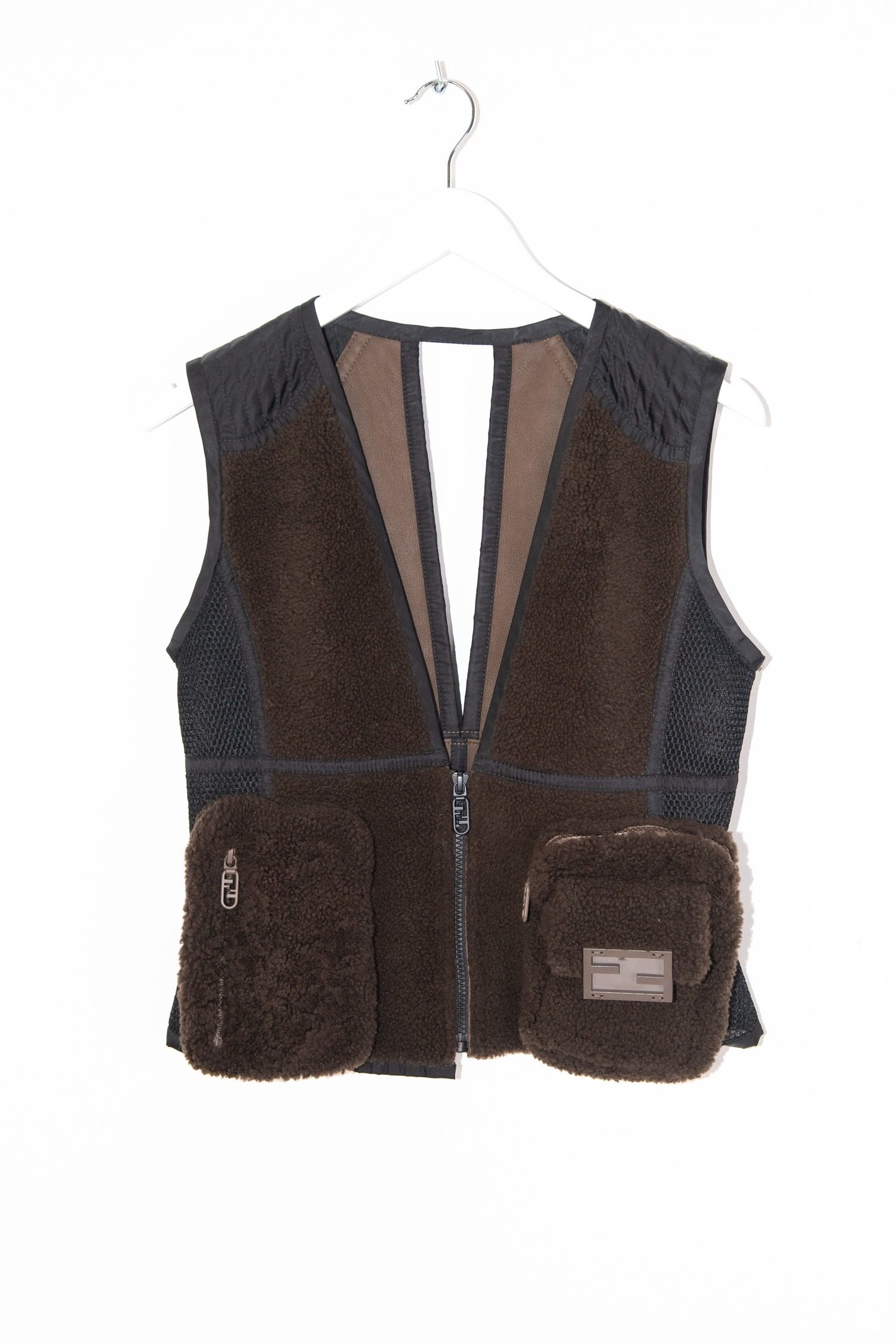 Thumbnail of http://Fendi%20Weste%20aus%20Lammfell%20und%20Leder%20in%20Braun%20und%20Schwarz