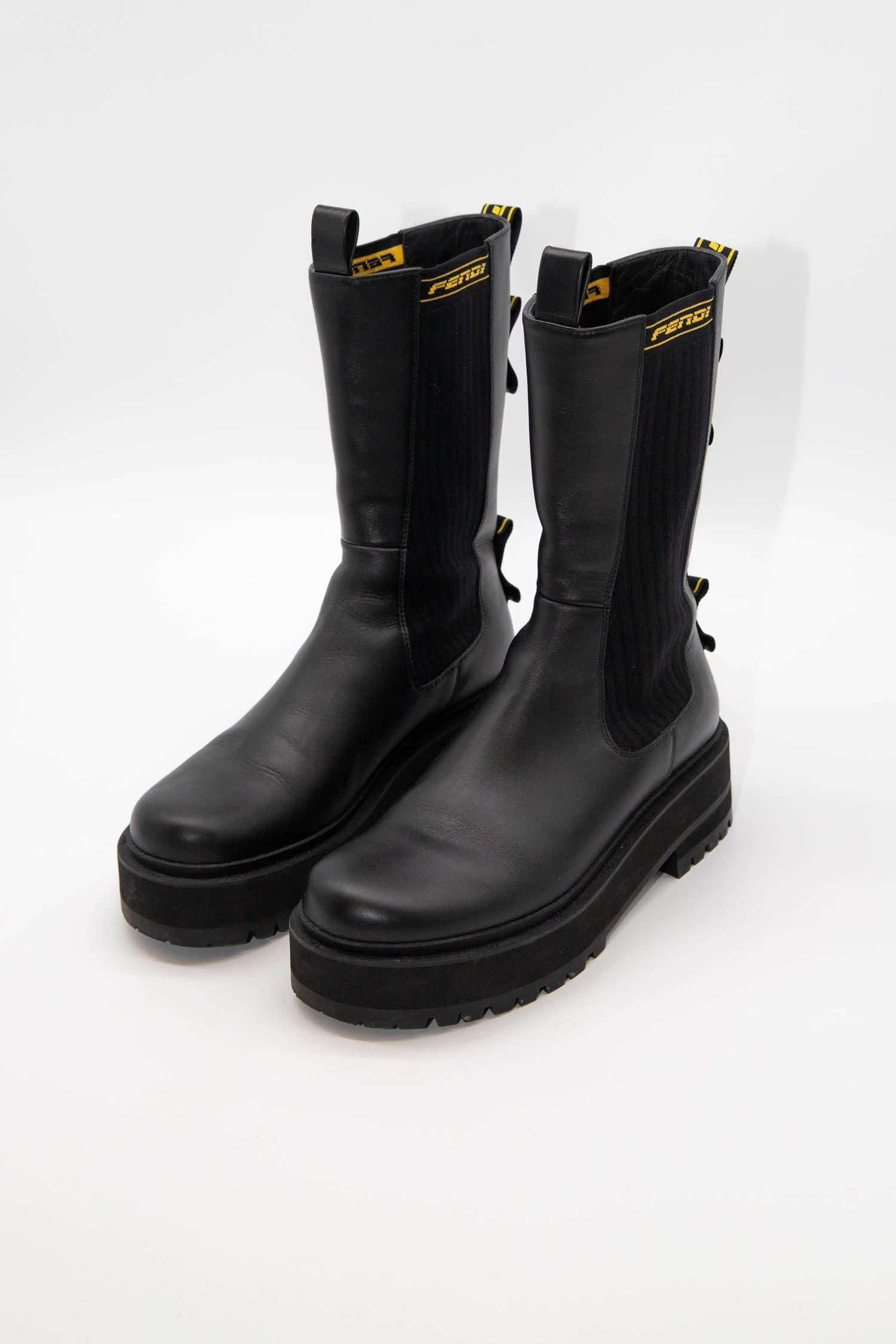 Fendi Boots mit Plateausohle in Schwarz
