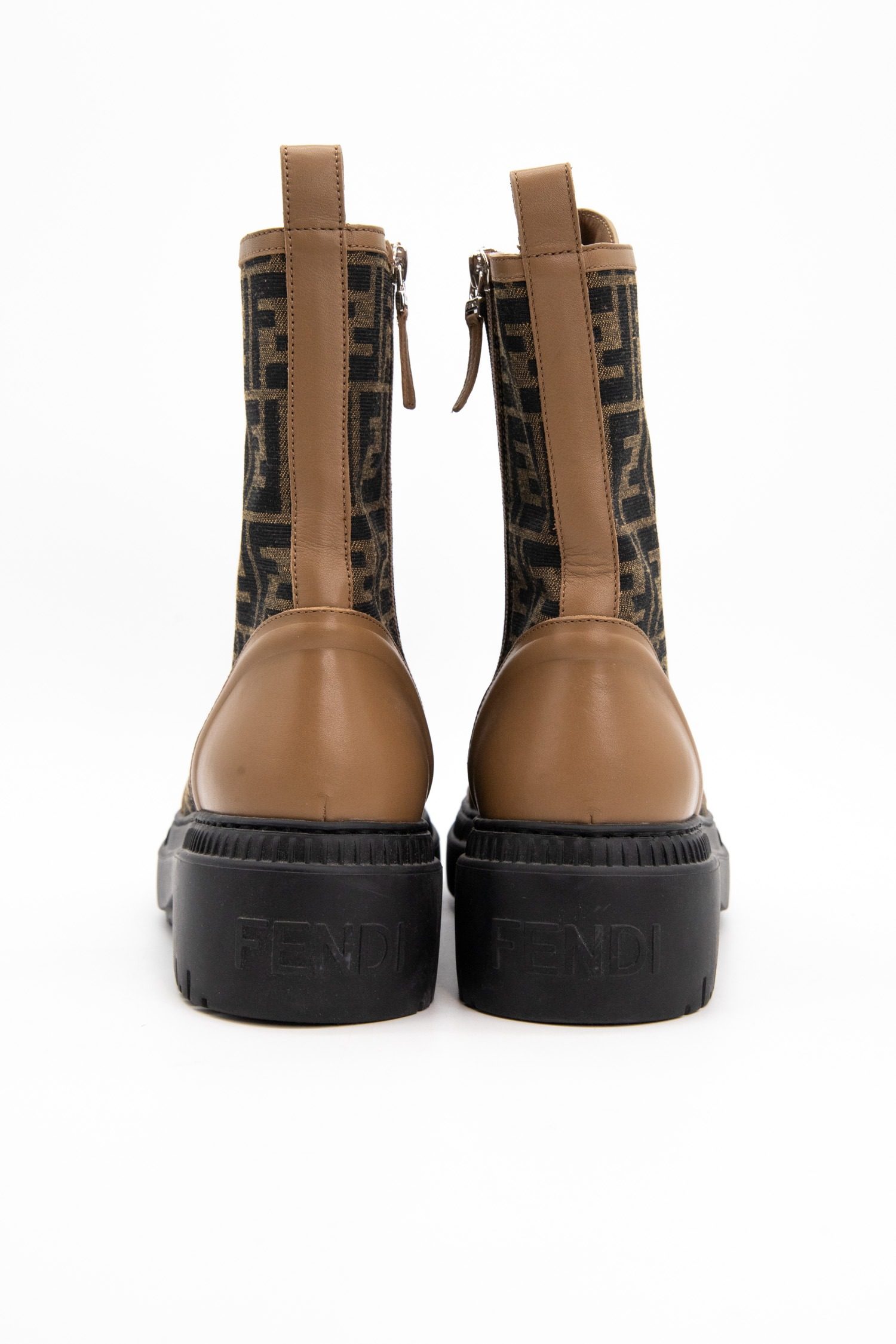 Thumbnail of http://Fendi%20Domino%20Martin%20Stiefeletten%20in%20Braun%20und%20Anthrazit